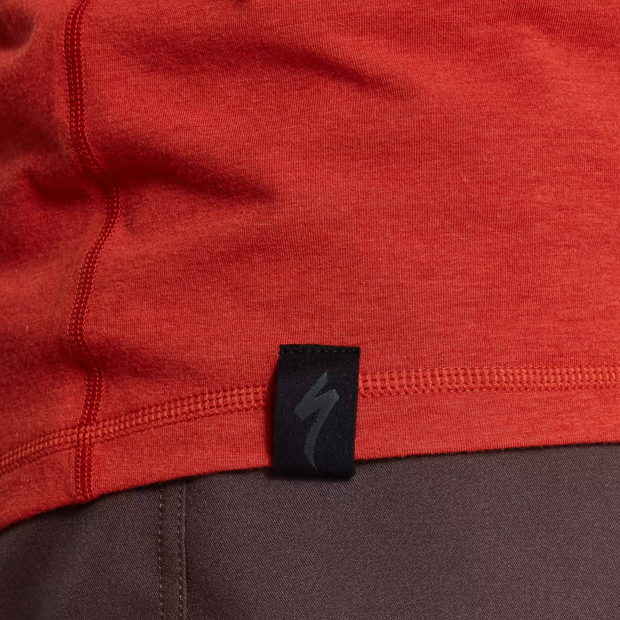 64021-022_APP_TRAIL-JERSEY-SS-MEN-REDWD-M_DETAIL2 men's trail short sleeve jersey