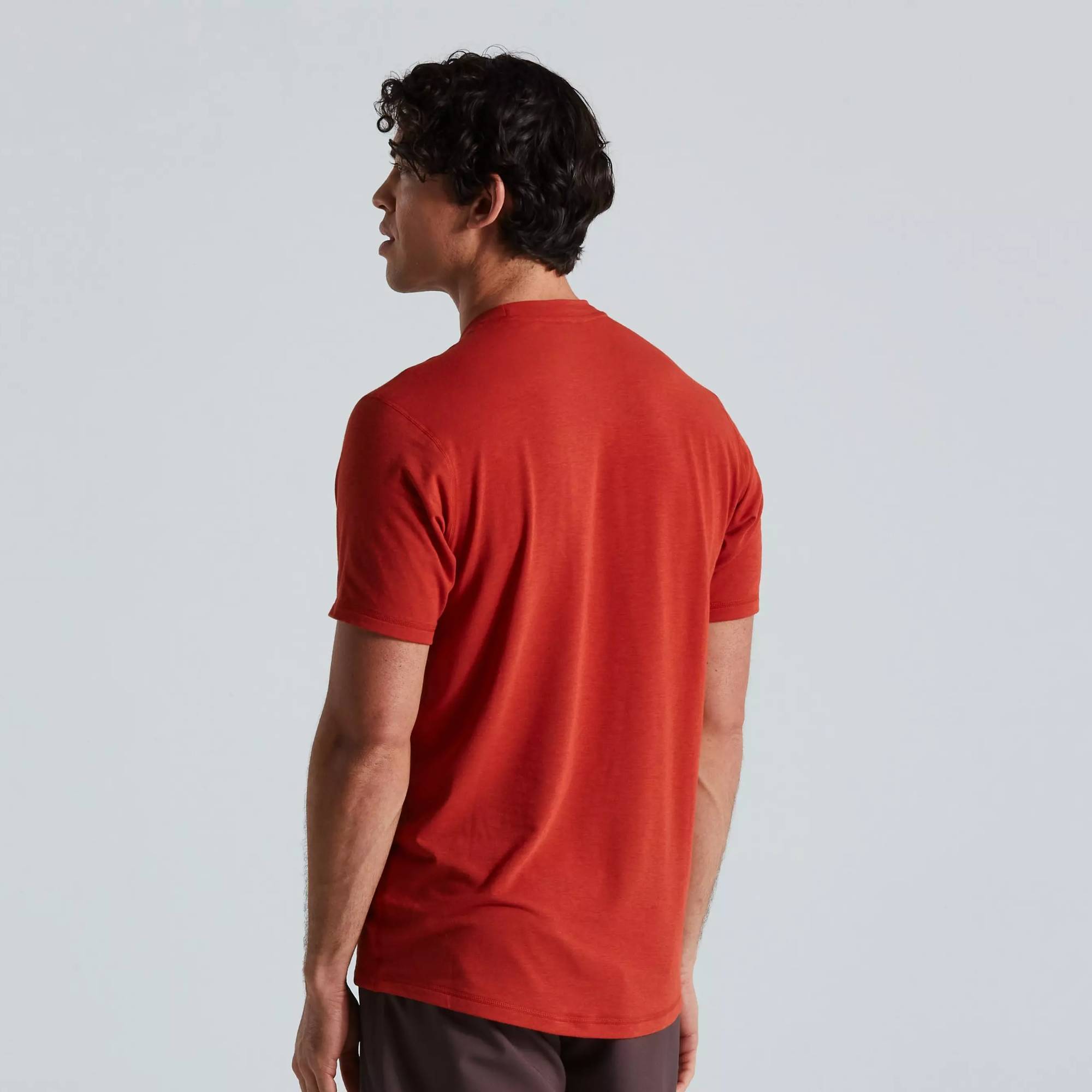 64021-022_APP_TRAIL-JERSEY-SS-MEN-REDWD-M_REAR-3-4 men's trail short sleeve jersey