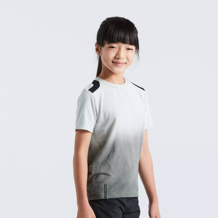 64022 081 app trail jersey ss yth dovgry spray m front 3 4