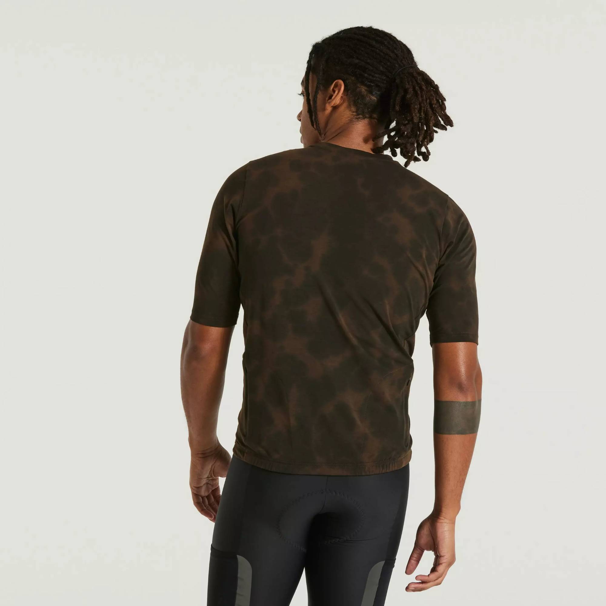 64022-320_APP_ADV-GARMENT-WASH-JERSEY-SS-MEN-DOP-M_BACK men's adv garment washed short sleeve jersey