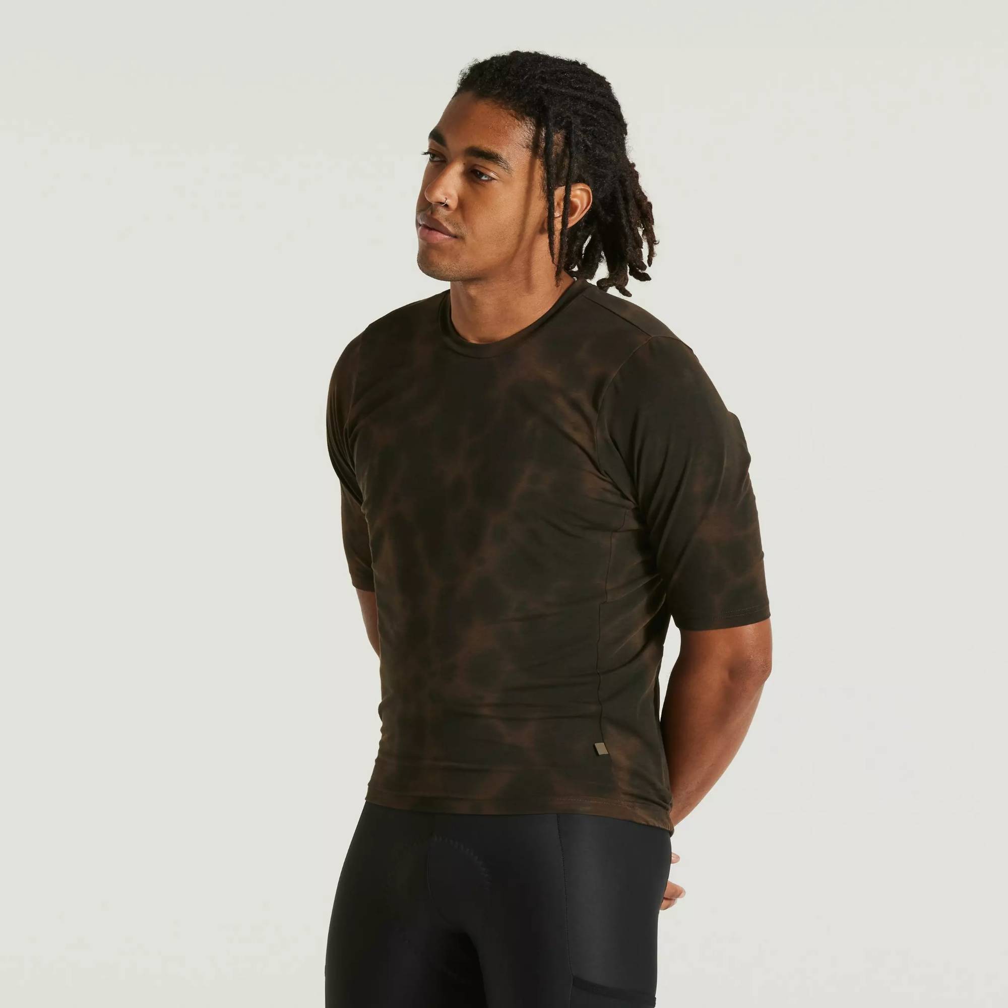 64022-320_APP_ADV-GARMENT-WASH-JERSEY-SS-MEN-DOP-M_FRONT-3-4 men's adv garment washed short sleeve jersey