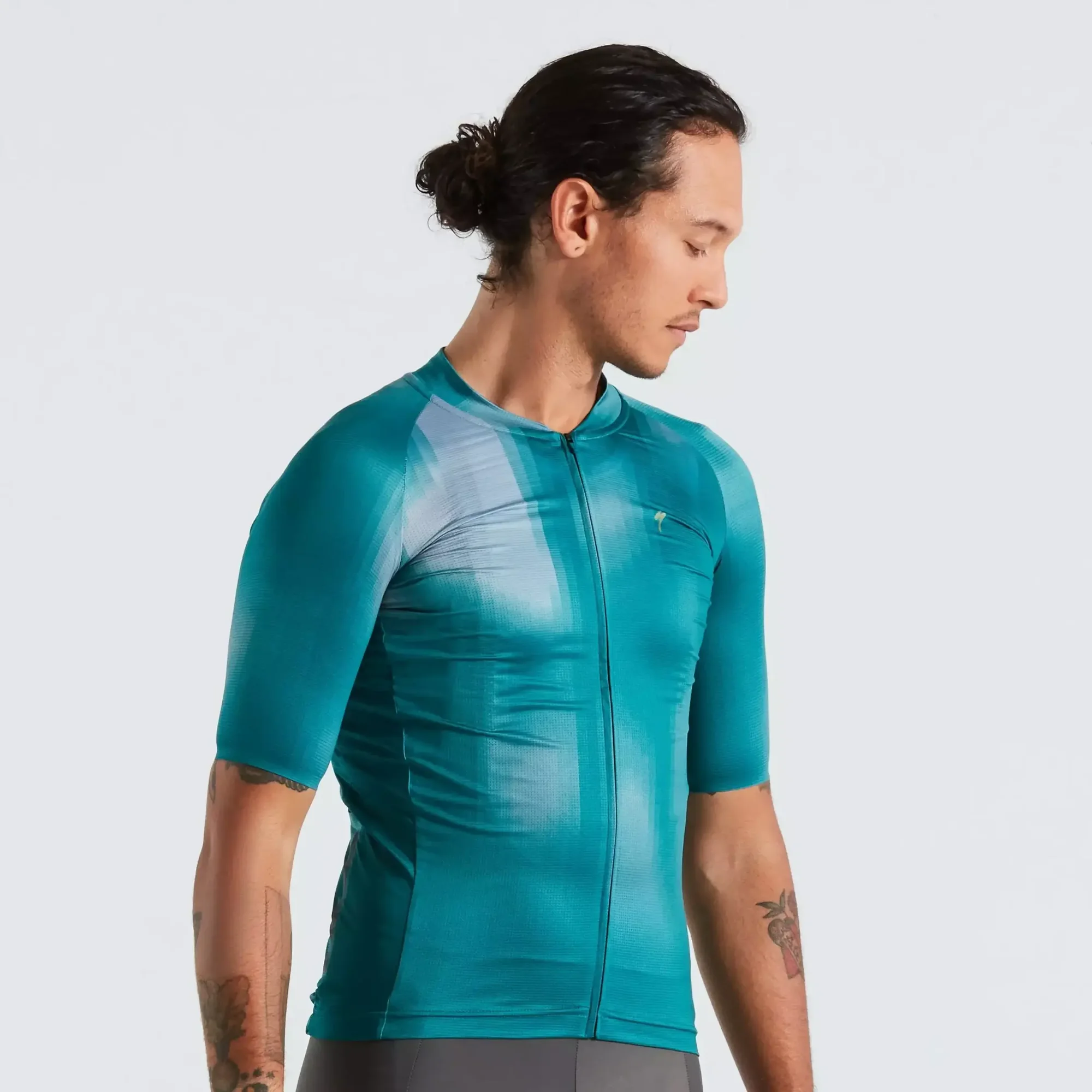 64022-521_APP_SL-AIR-DISTORTION-JERSEY-SS-MEN-TRPTL-M_FRONT-3-4 64022 521 app sl air distortion jersey ss men trptl m front 3 4