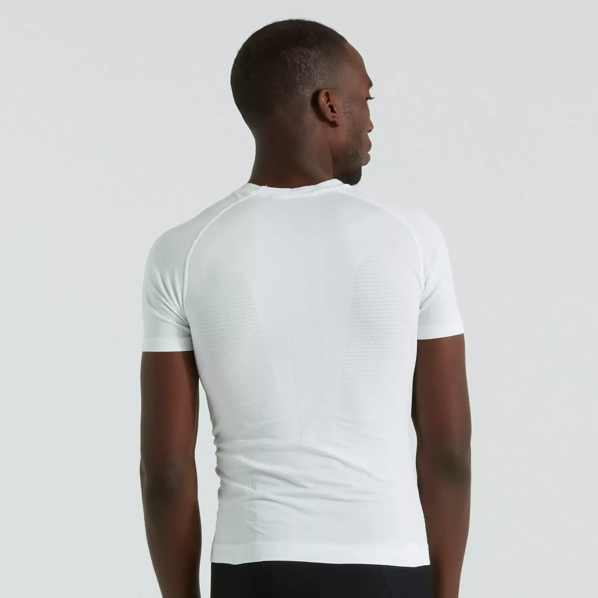 64122-000_APP_SEAMLESS-LIGHT-BASELAYER-SS-MEN-WHT-S-M_BACK men's seamless light short sleeve base layer
