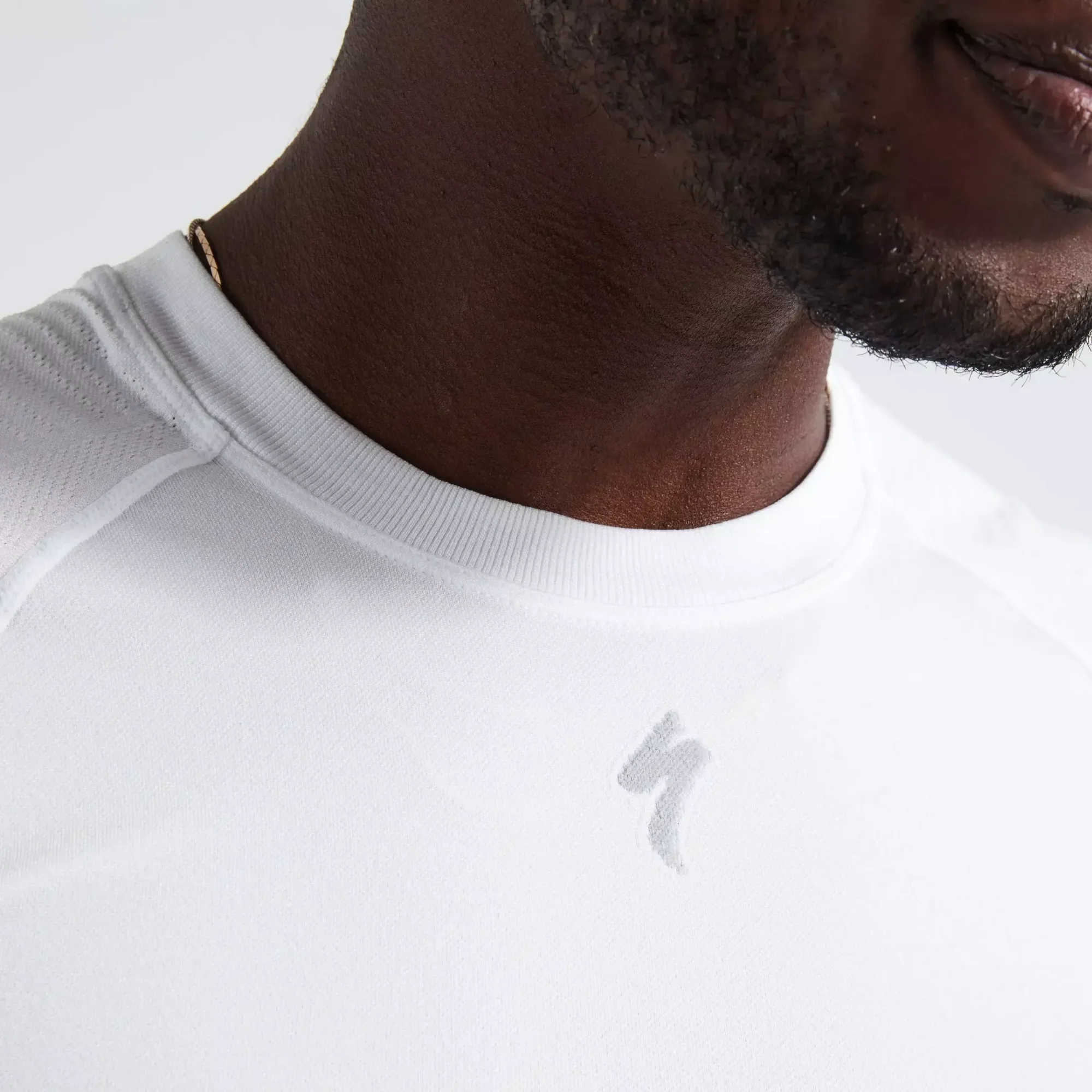 64122-000_APP_SEAMLESS-LIGHT-BASELAYER-SS-MEN-WHT-S-M_DETAIL1 men's seamless light short sleeve base layer