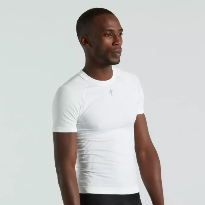 64122 000 app seamless light baselayer ss men wht s m front 3 4