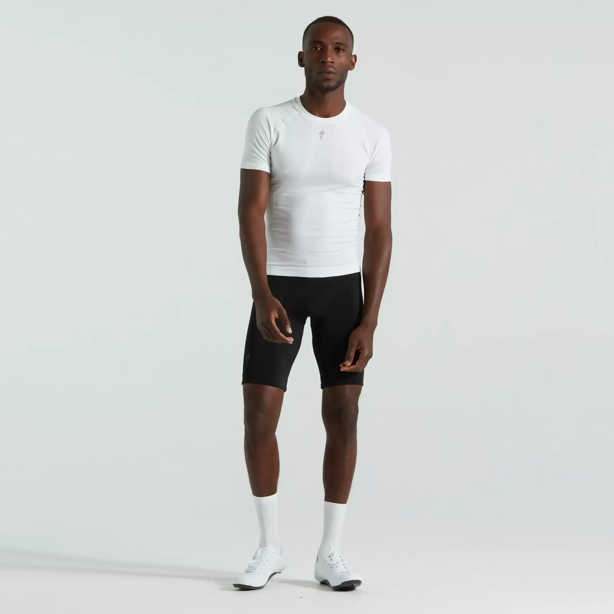 64122-000_APP_SEAMLESS-LIGHT-BASELAYER-SS-MEN-WHT-S-M_HERO men's seamless light short sleeve base layer