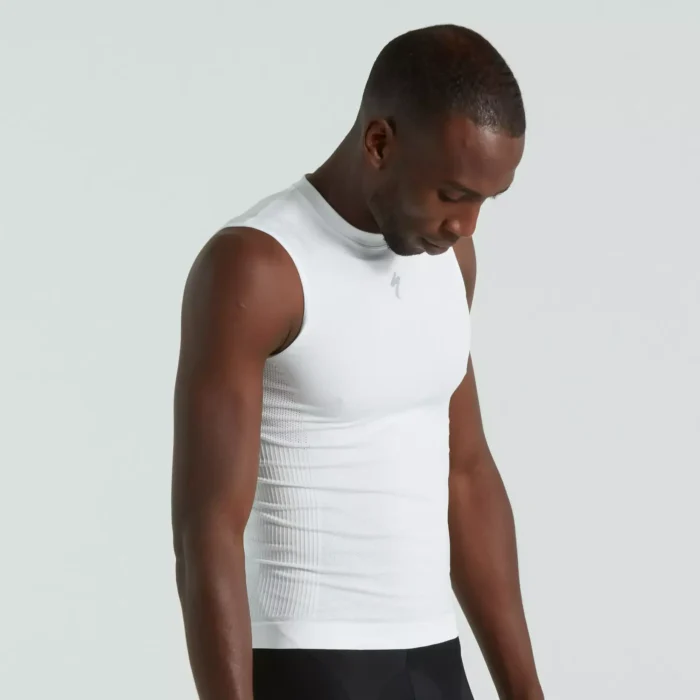 64122 020 app seamless light baselayer svl men wht s m front 3 4