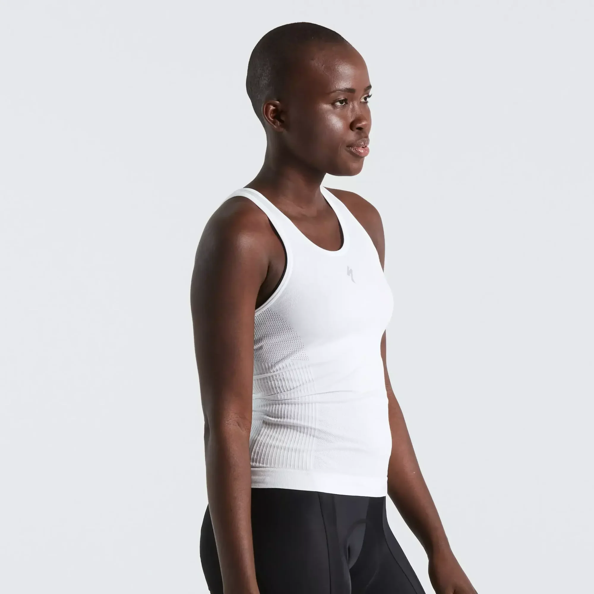 64122-030_APP_SEAMLESS-LIGHT-BASELAYER-SVL-WMN-WHT-S-M_FRONT-3-4 64122 030 app seamless light baselayer svl wmn wht s m front 3 4