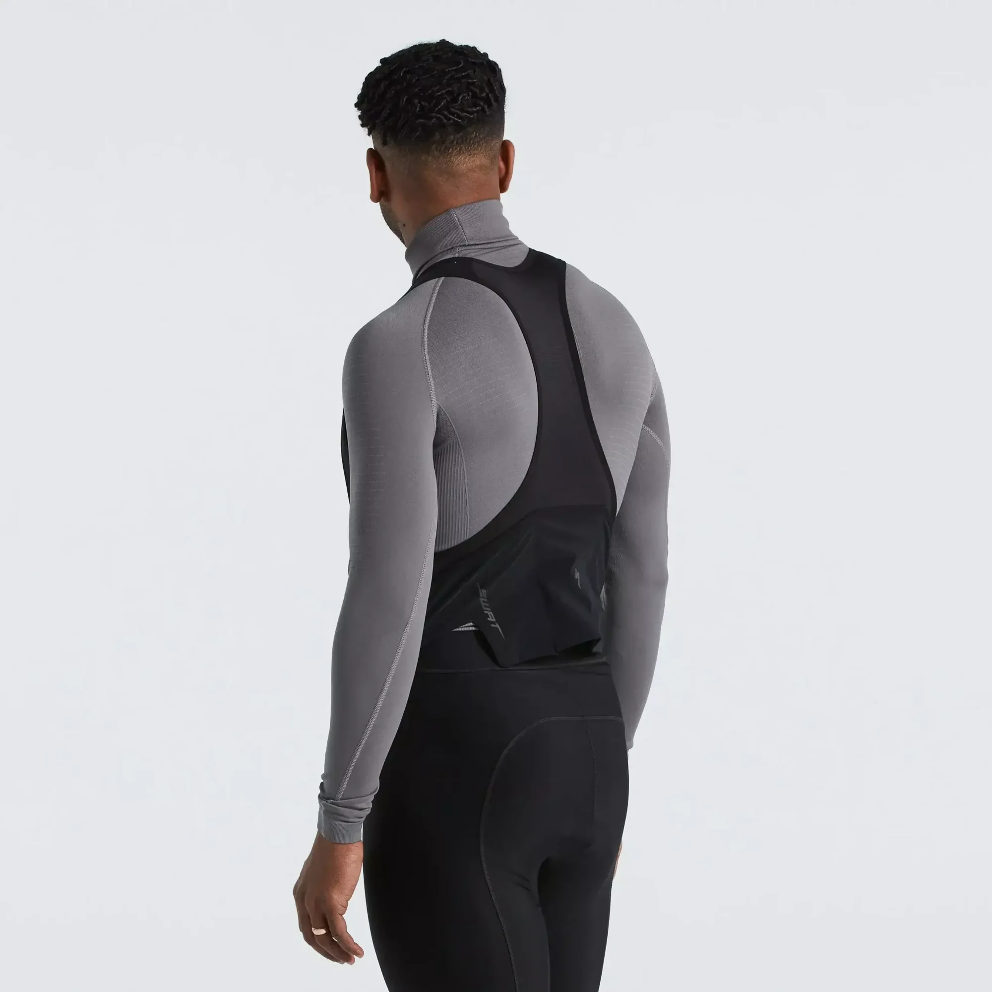 64122-040_APP_SEAMLESS-ROLL-NECK-BASELAYER-LS-MEN-GRY-S-M_REAR-3-4 men's seamless roll neck long sleeve base layer