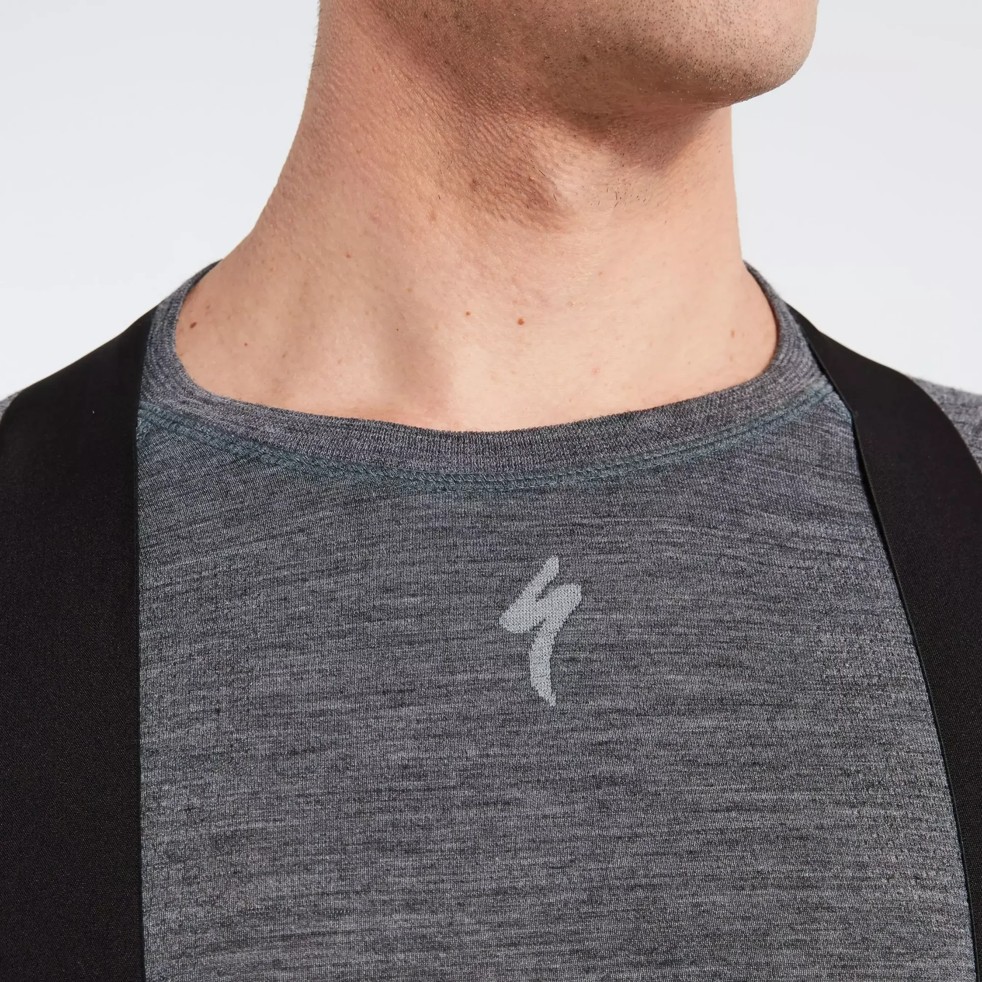 64122-050_APP_SEAMLESS-MERINO-BASELAYER-LS-MEN-GRY-S-M_DETAIL1 men's merino seamless long sleeve base layer