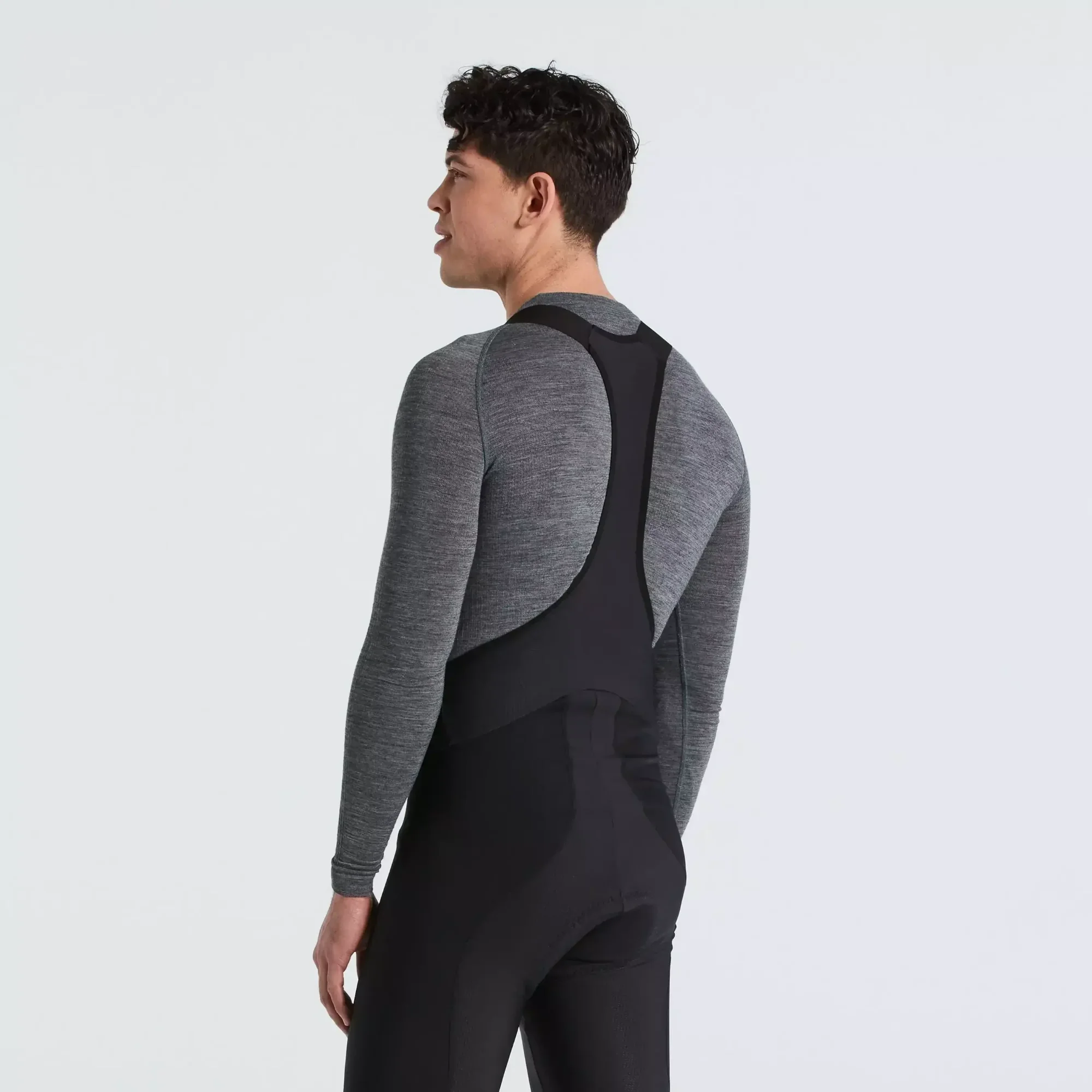 64122-050_APP_SEAMLESS-MERINO-BASELAYER-LS-MEN-GRY-S-M_REAR-3-4 men's merino seamless long sleeve base layer