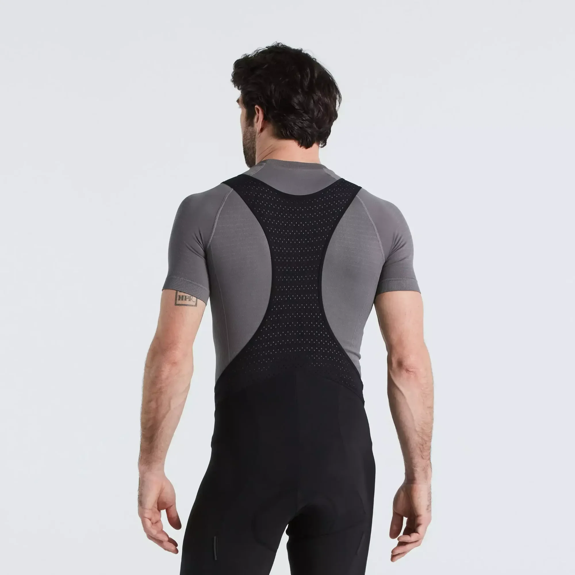 64122-085_APP_SEAMLESS-BASELAYER-SS-MEN-GRY-S-M_BACK men’s seamless short sleeve base layer