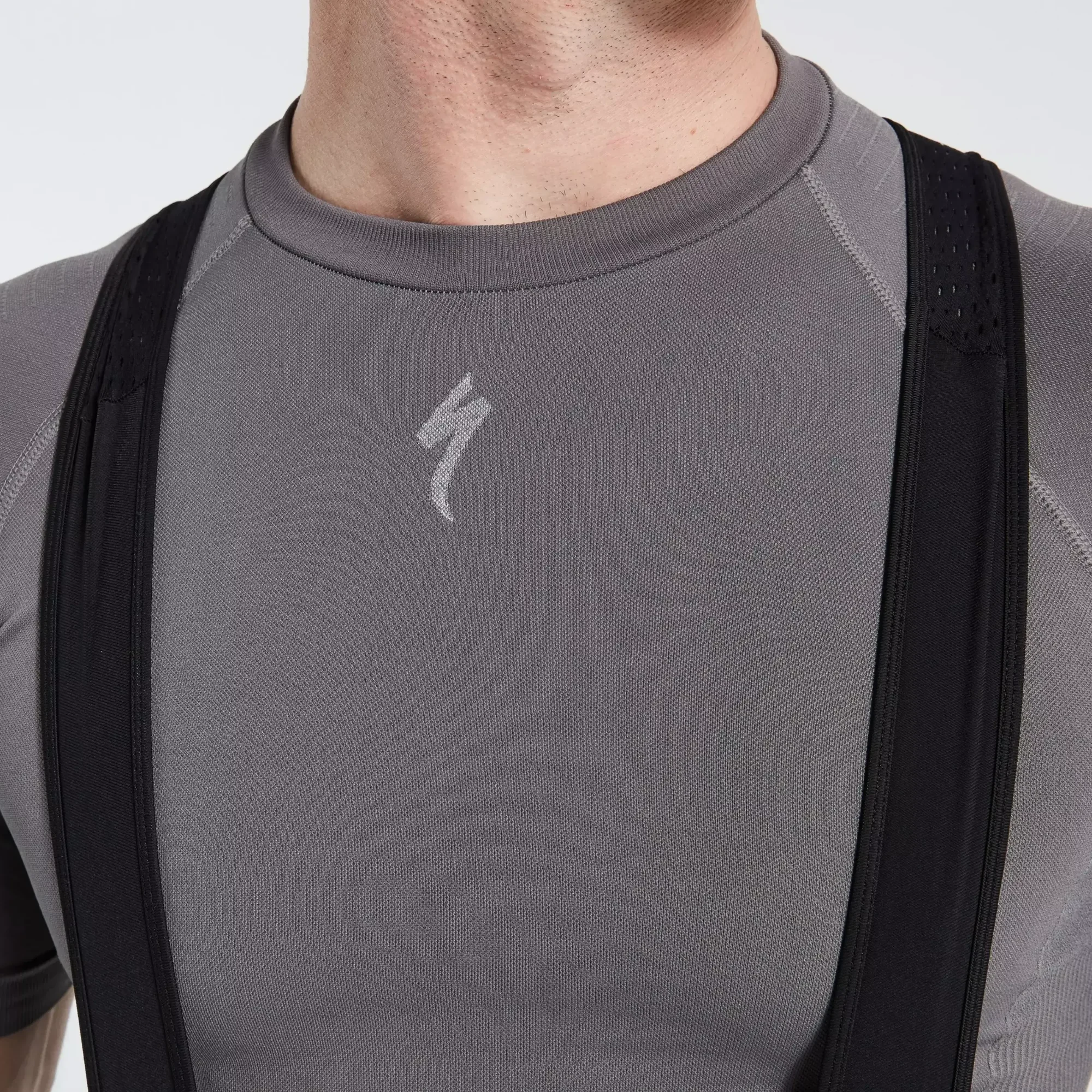 64122-085_APP_SEAMLESS-BASELAYER-SS-MEN-GRY-S-M_DETAIL1 men’s seamless short sleeve base layer