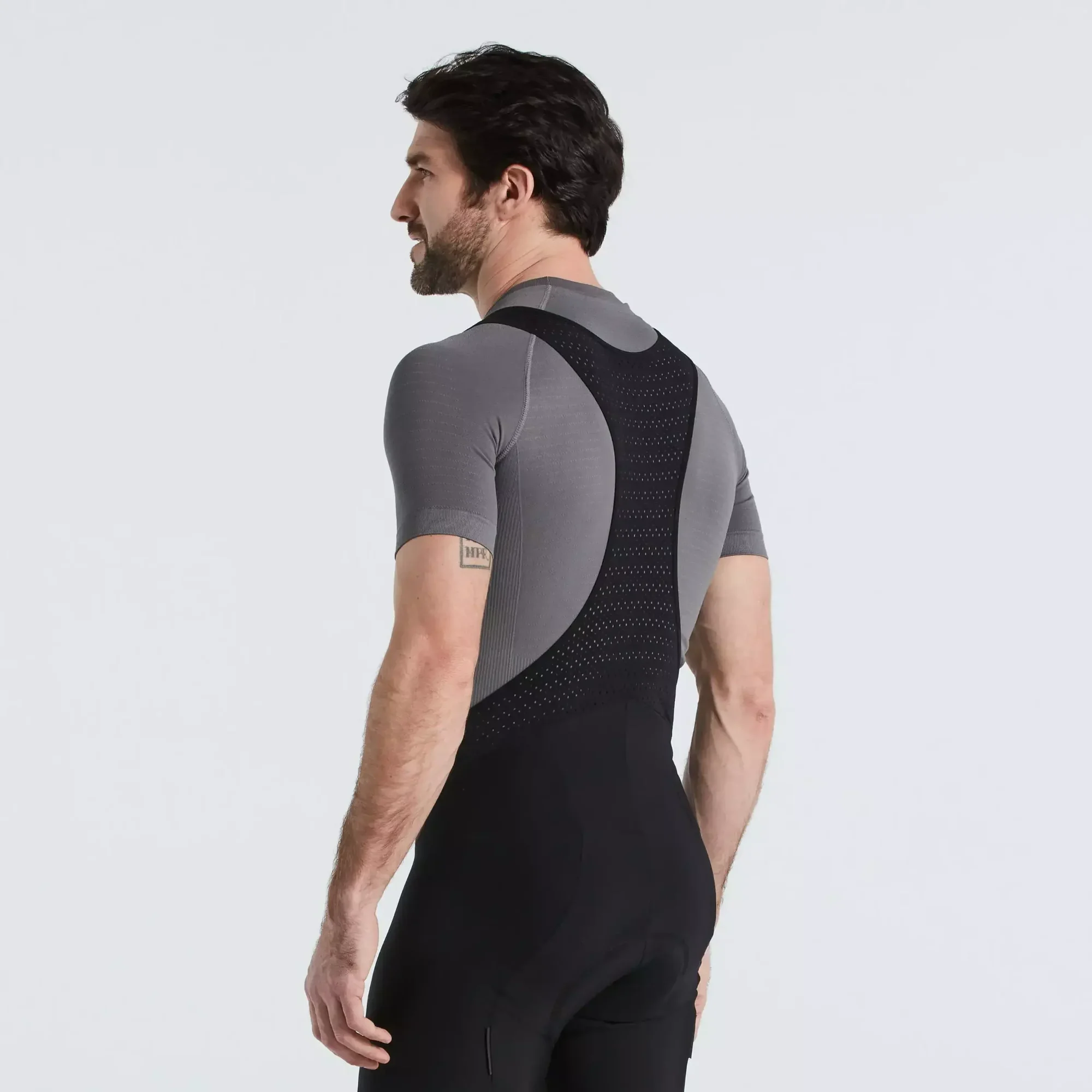 64122-085_APP_SEAMLESS-BASELAYER-SS-MEN-GRY-S-M_REAR-3-4 men’s seamless short sleeve base layer