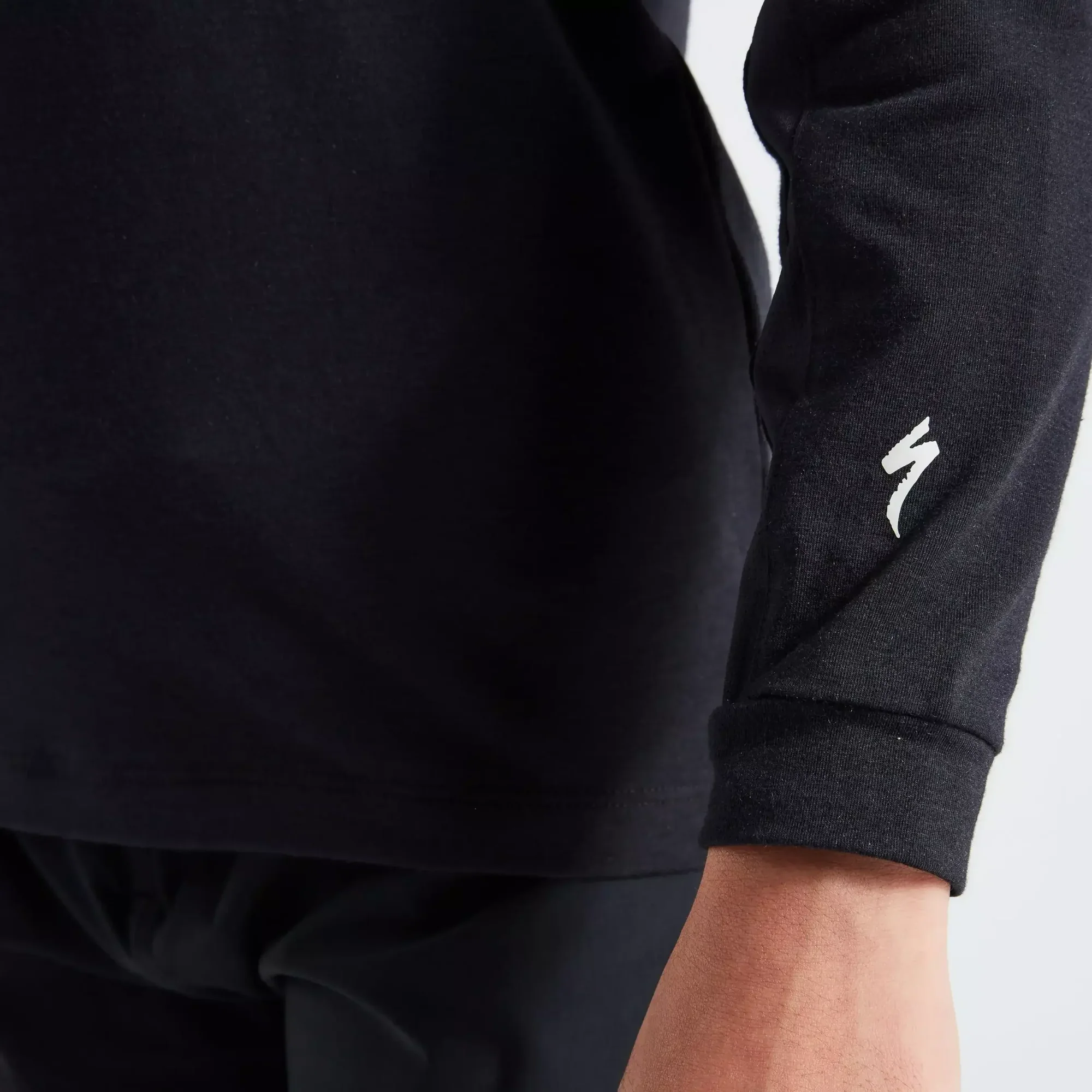 64122-430_APP_TRAIL-JERSEY-LS-YTH-BLK-M_DETAIL1 youth trail long sleeve jersey