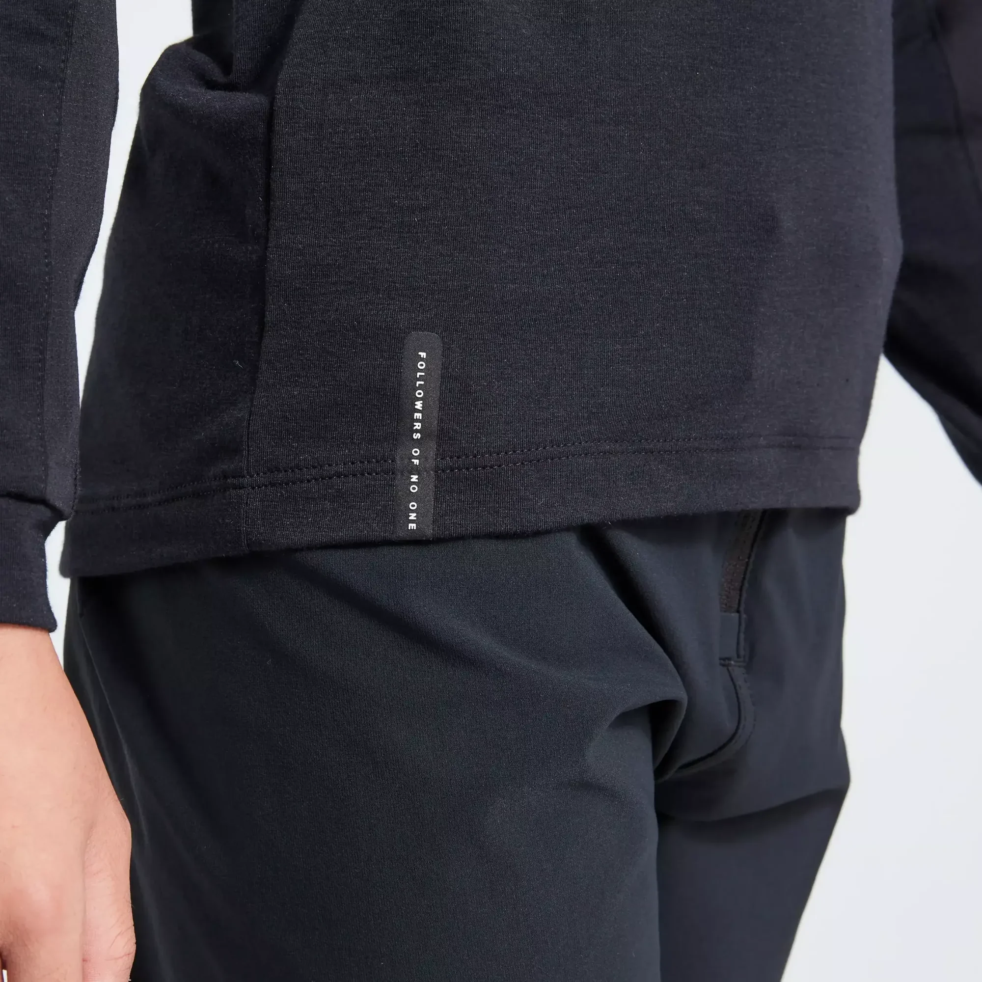 64122-430_APP_TRAIL-JERSEY-LS-YTH-BLK-M_DETAIL2 youth trail long sleeve jersey