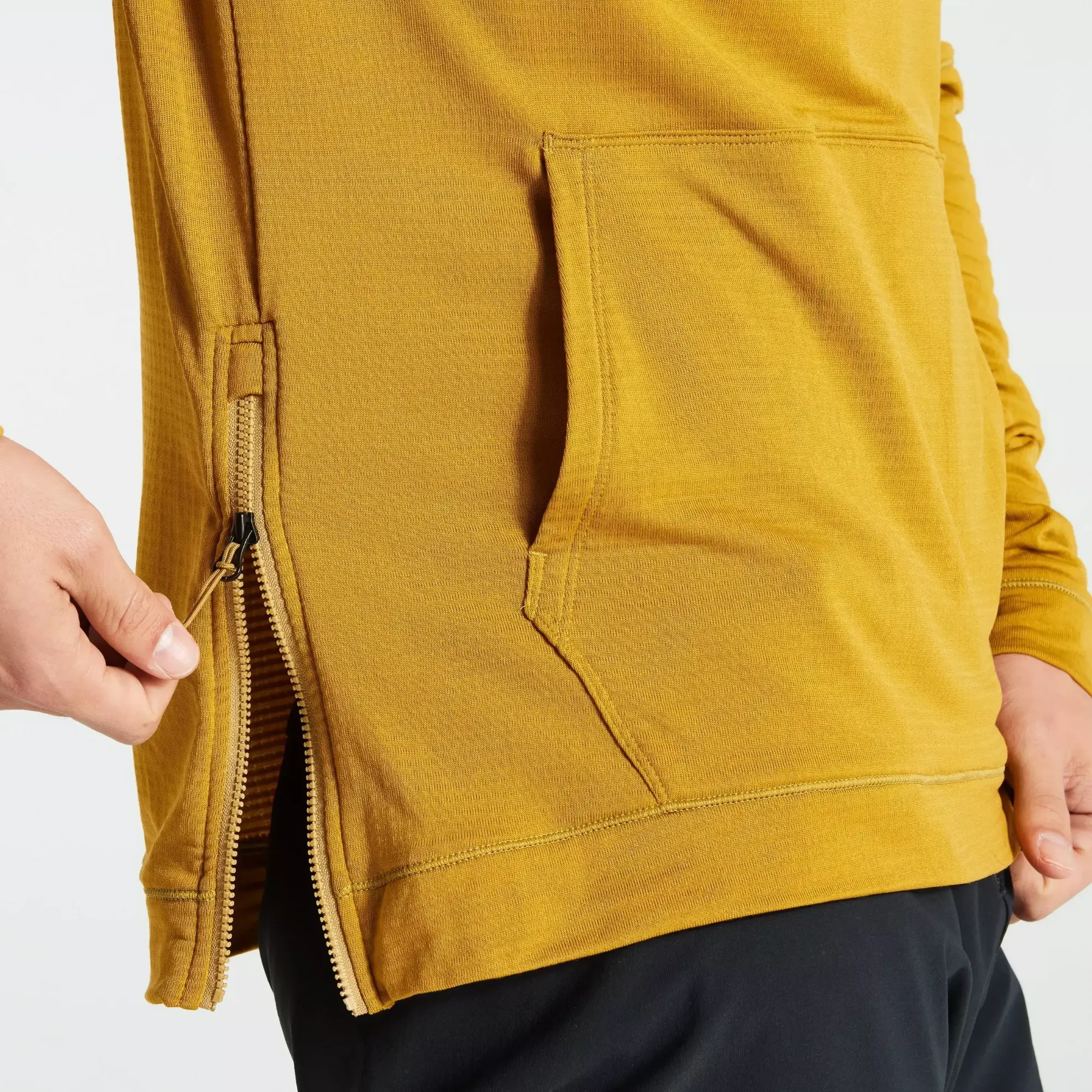 64123-650_APP_TRAIL-POWERGRID-JERSEY-LS-MEN-HRVGLD_DETAIL1 men's trail thermal jersey