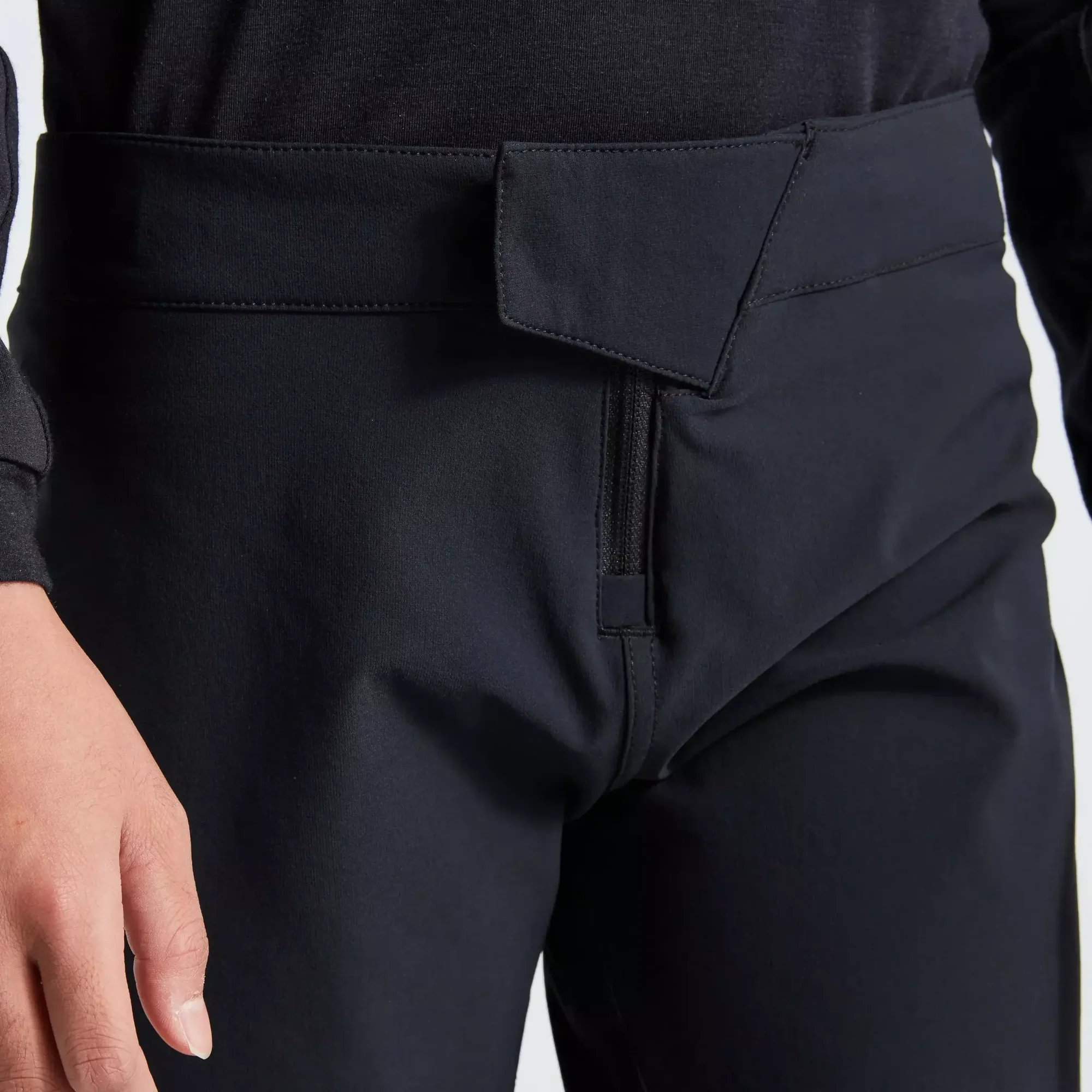 64221-070_APP_TRAIL-PANT-YTH-BLK-M_DETAIL1 youth trail pant