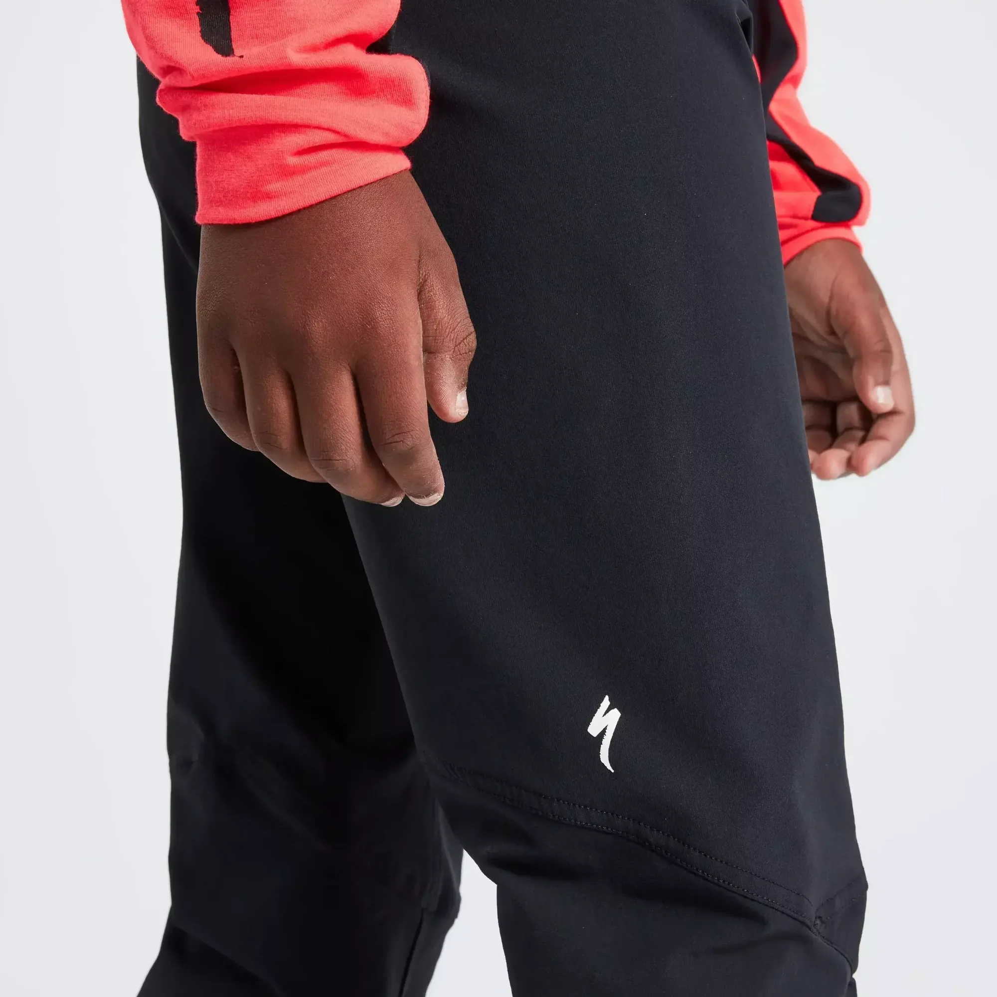 64221-070_APP_TRAIL-PANT-YTH-BLK-M_DETAIL2 2 youth trail pant