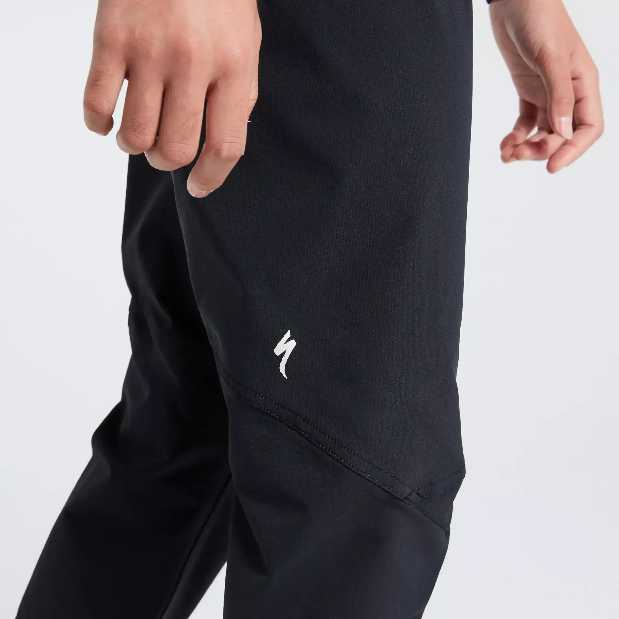 64221-070_APP_TRAIL-PANT-YTH-BLK-M_DETAIL2 youth trail pant