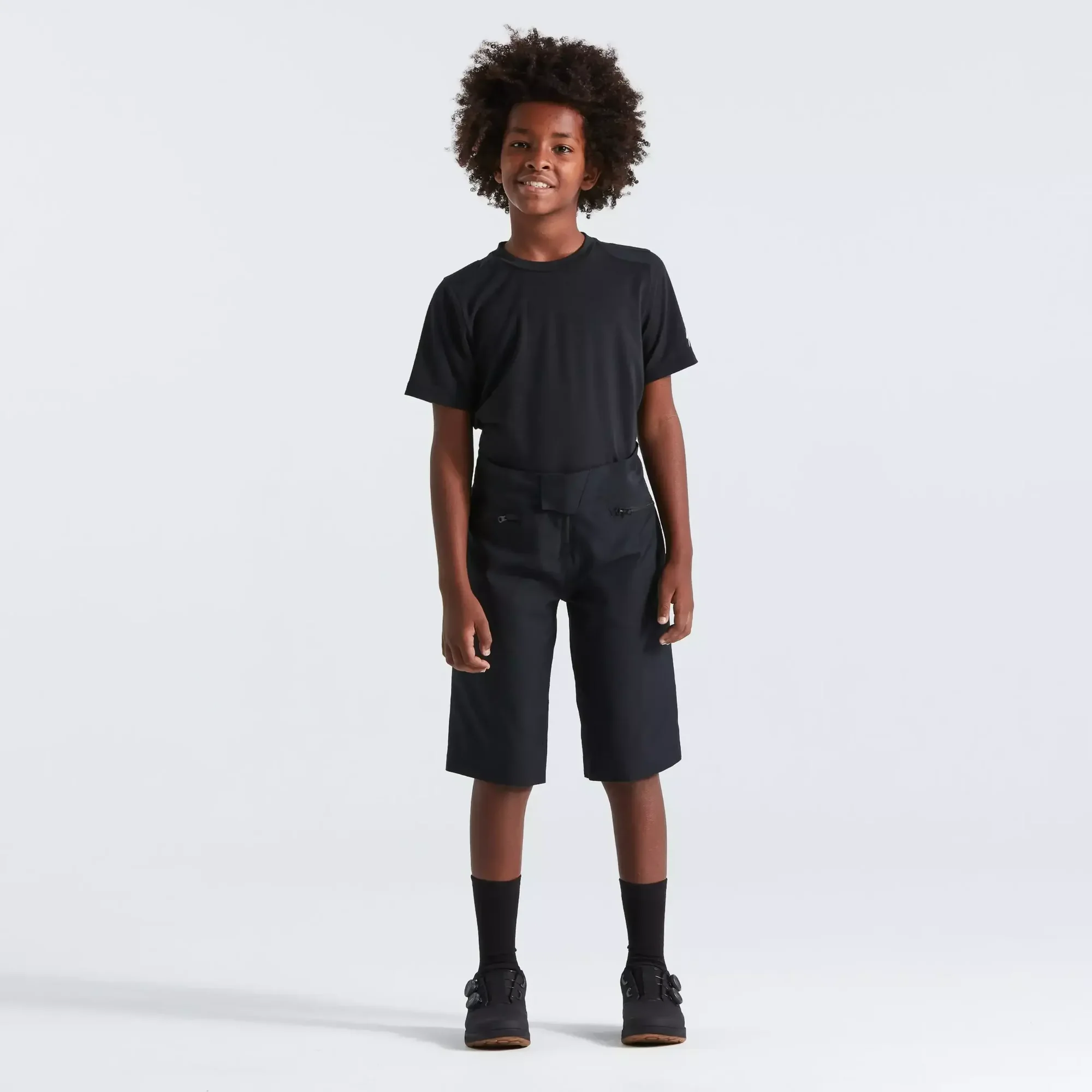 64221-650_APP_TRAIL-SHORT-YTH-BLK-M_HERO youth trail short