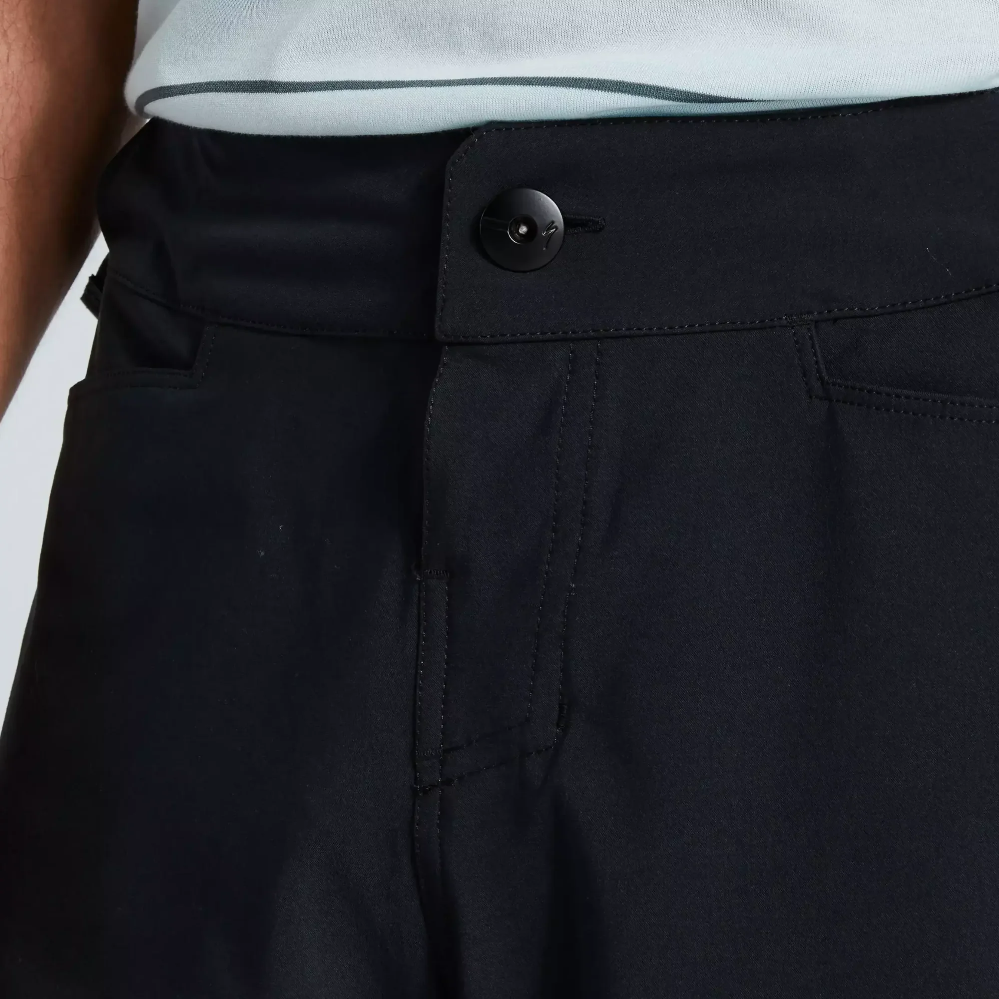 64221-6603_APP_TRAIL-CARGO-SHORT-MEN-BLK-32_DETAIL1 men's trail cargo shorts