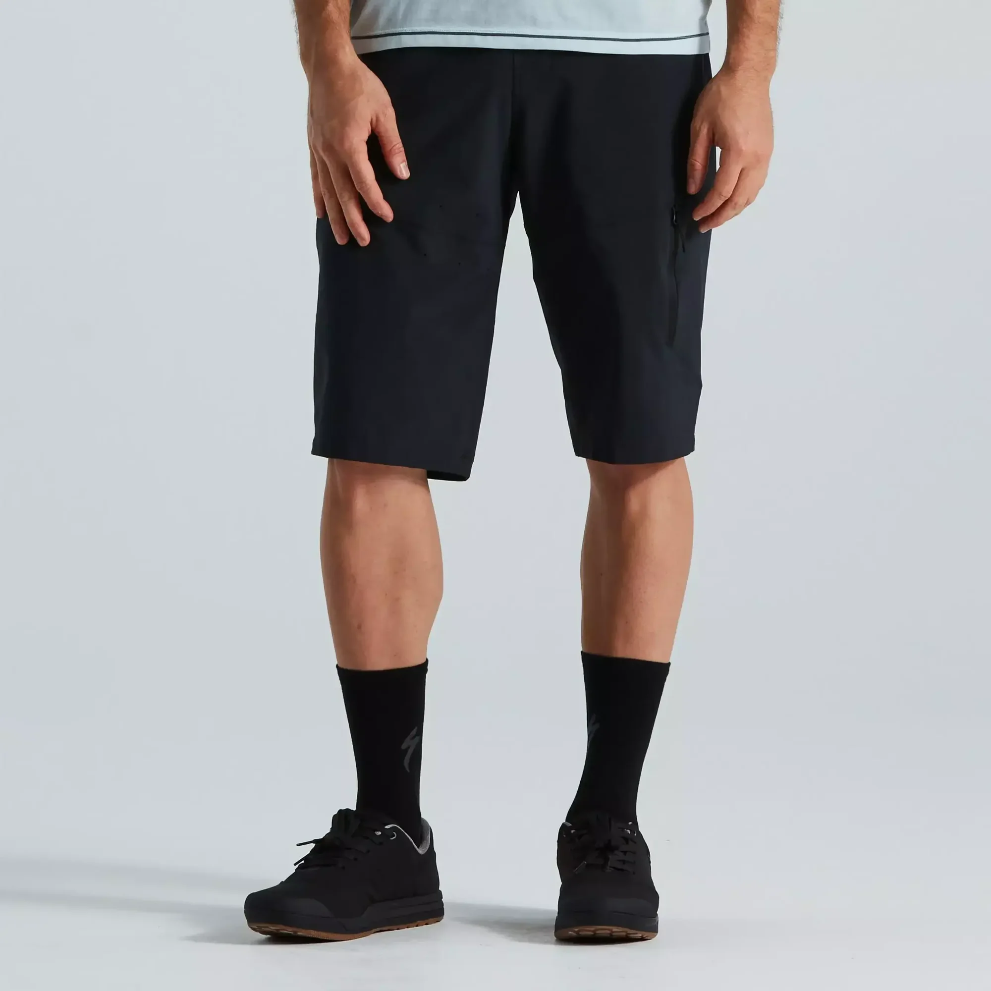 64221-6603_APP_TRAIL-CARGO-SHORT-MEN-BLK-32_HERO 64221 6603 app trail cargo short men blk 32 hero