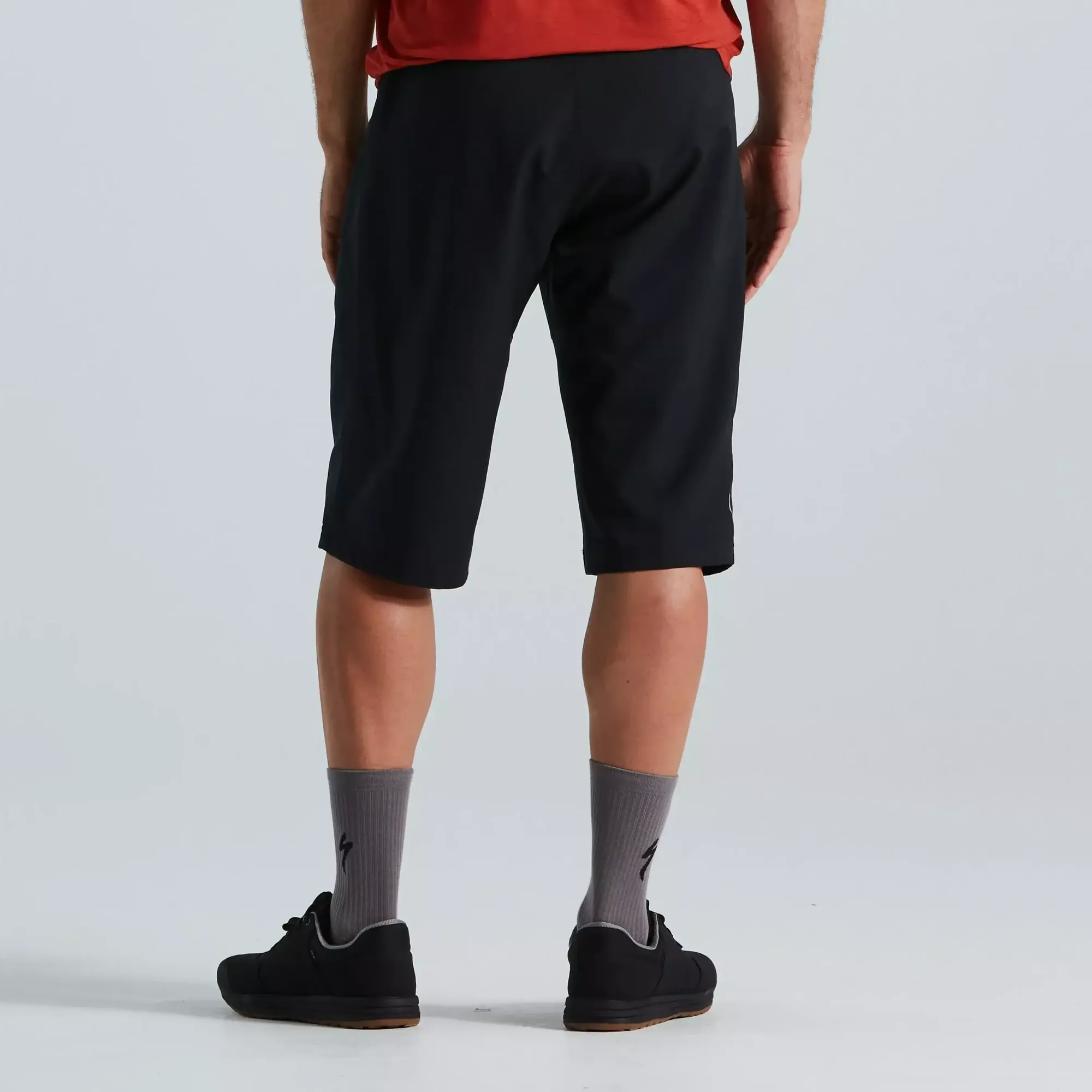 64221-8003_APP_TRAIL-SHORT-W-LINER-MEN-BLK-32_BACK men's trail shorts with liner