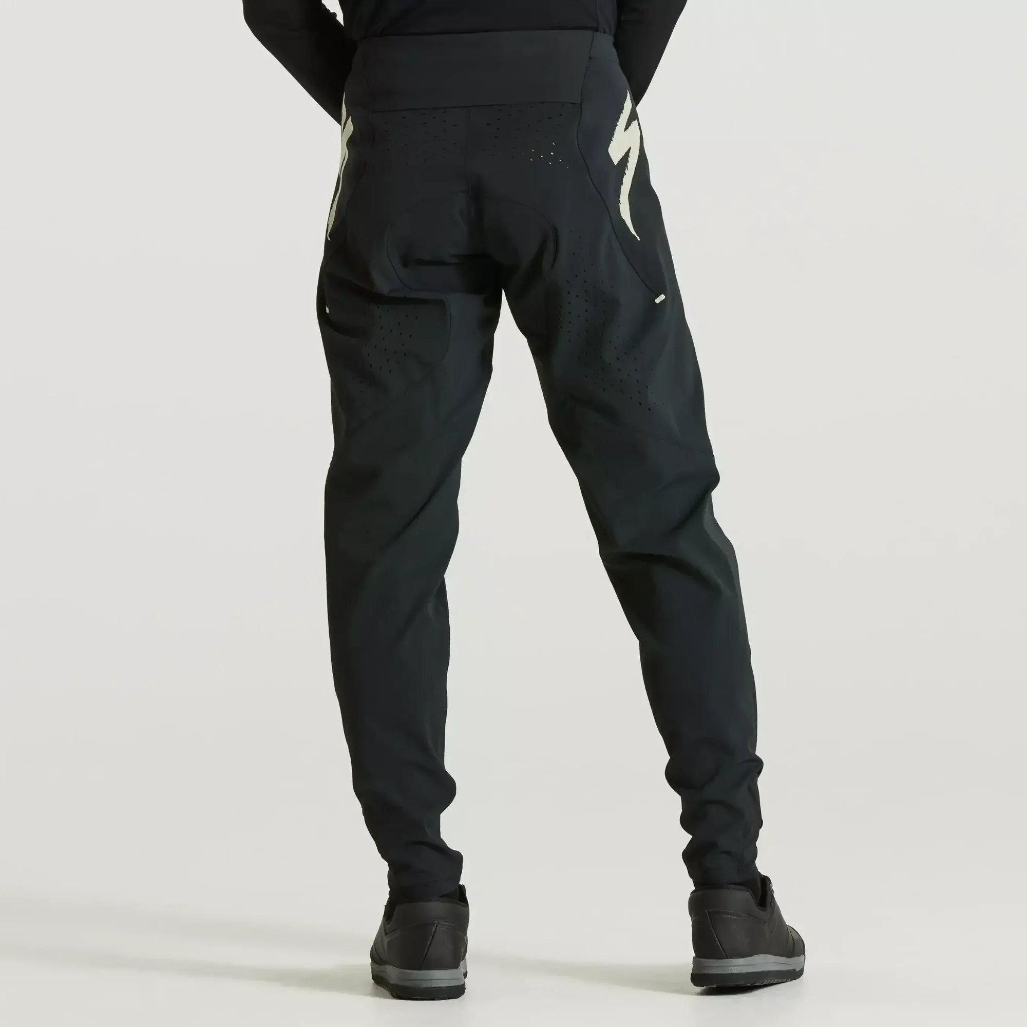64222-090_APP_GRAVITY-PANT-BLK-32_BACK gravity pants