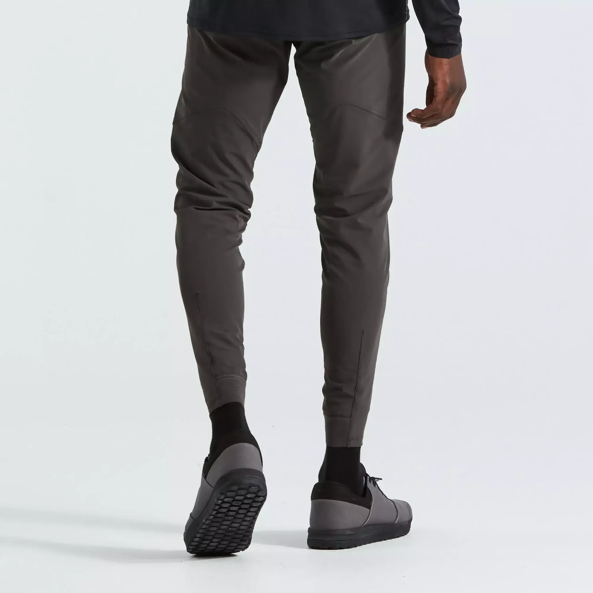 64222-1203_APP_TRAIL-PANT-CHAR-32_BACK trail pants