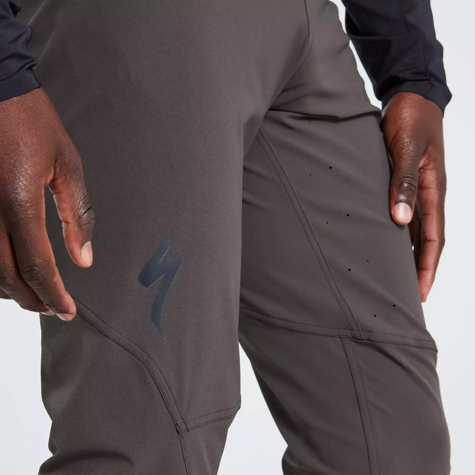 64222-1203_APP_TRAIL-PANT-CHAR-32_DETAIL2 trail pants