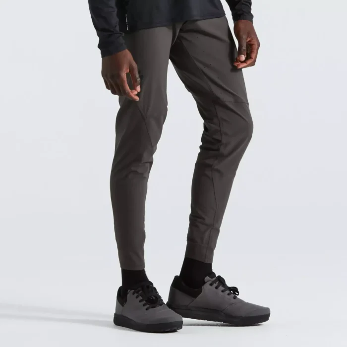 64222 1203 app trail pant char 32 front 3 4