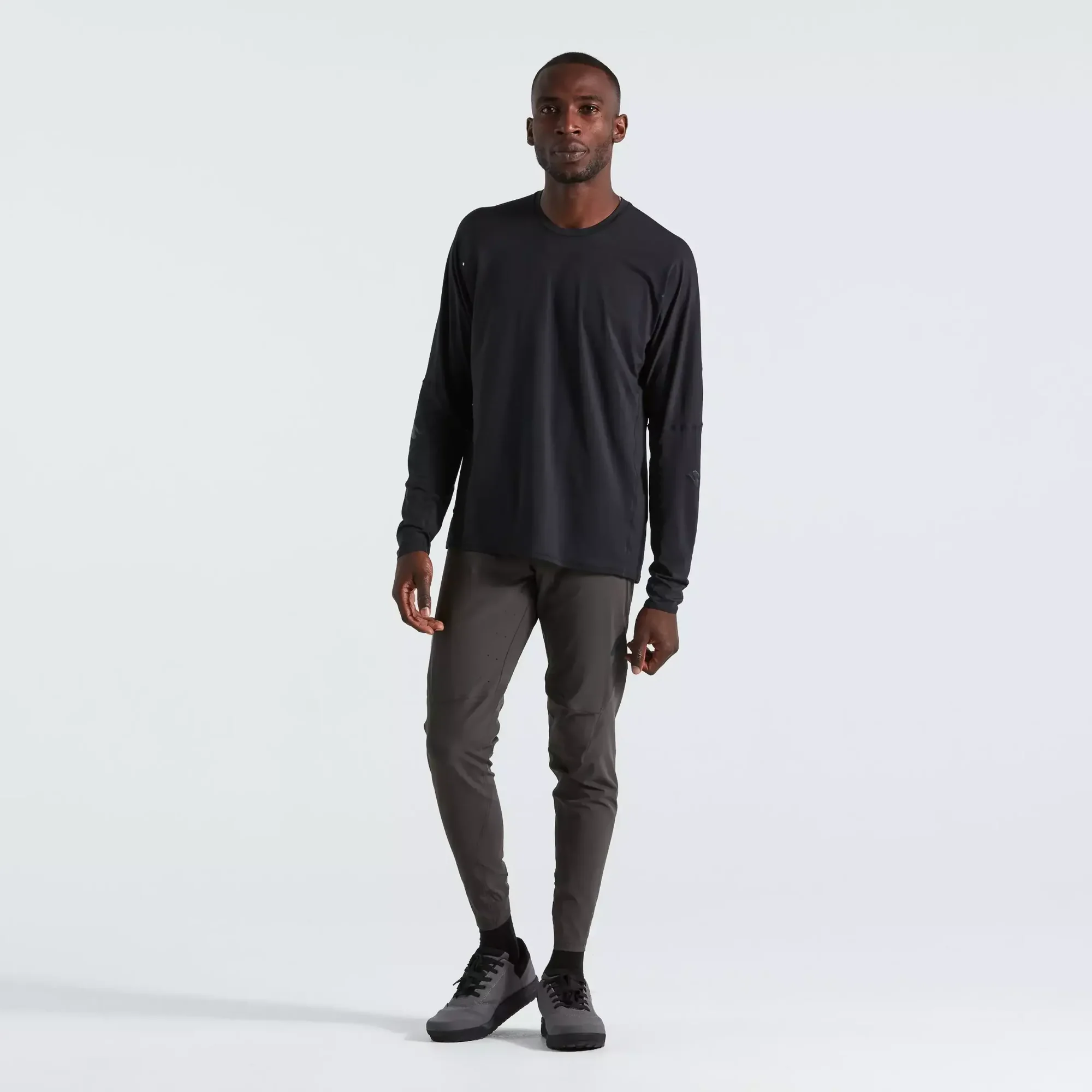 64222-1203_APP_TRAIL-PANT-CHAR-32_HERO trail pants