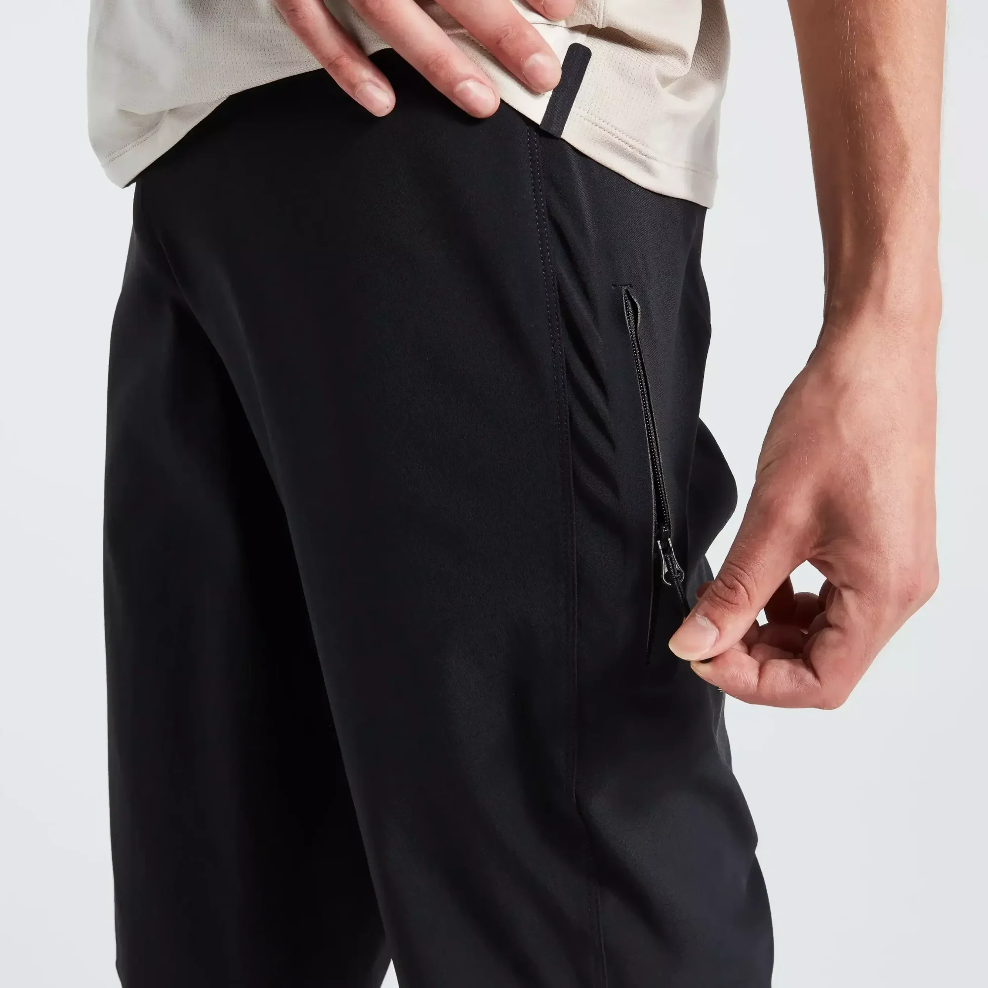64222-8203_APP_TRAIL-CORDURA-SHORT-MEN-BLK-32_HERO_DETAIL1 men's trail cordura® shorts