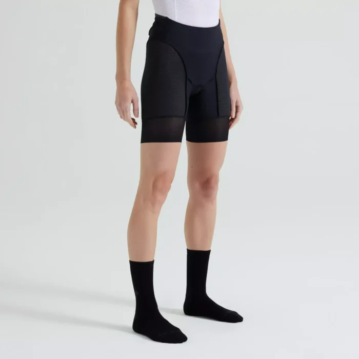 64223 325 app prime swat liner short wmn blk front 3 4