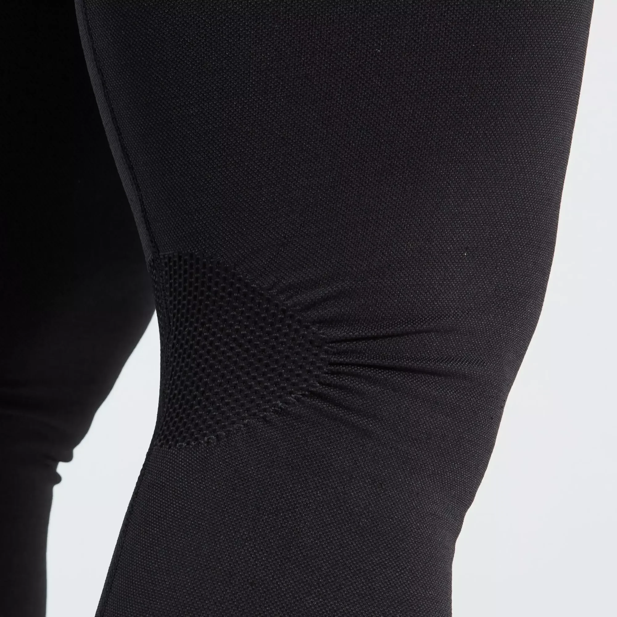 64322-240_APP_SEAMLESS-LEG-WARMER-BLK-M-L_DETAIL2 seamless leg warmers