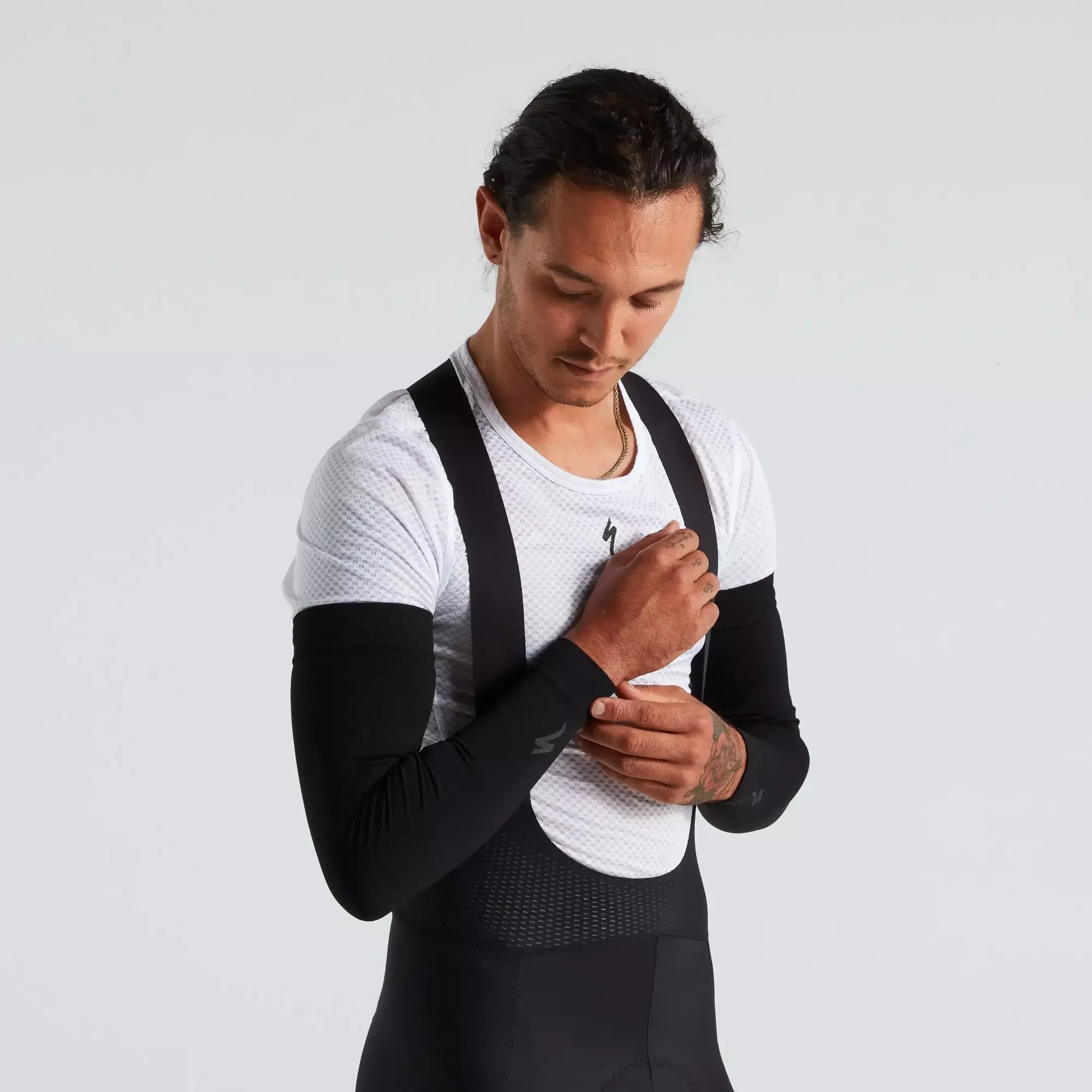 64322-510_APP_SEAMLESS-UV-ARM-COVER-BLK-M-L_BACK seamless uv arm covers