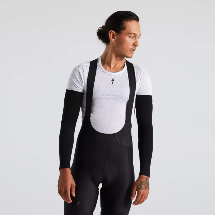 64322 510 app seamless uv arm cover blk m l hero