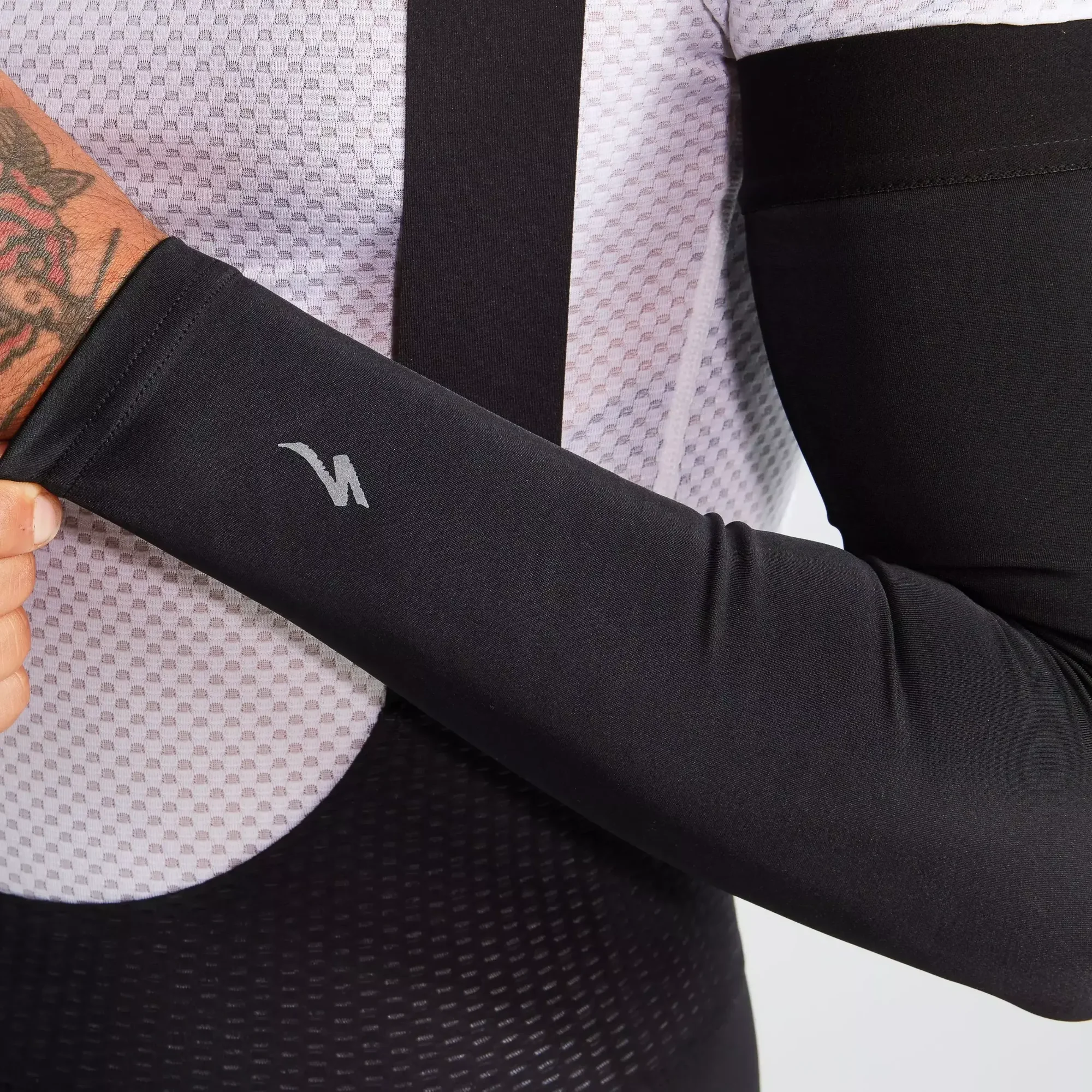 64322-520_APP_ARM-COVER-BLK-M_DETAIL1 arm covers