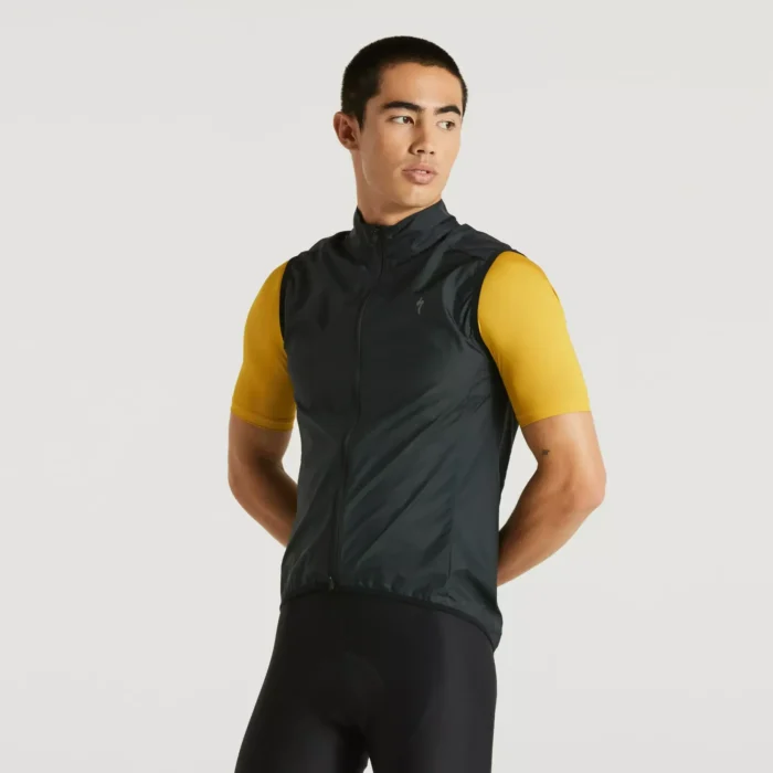 64421 200 app race series wind gilet men blk m front 3 4