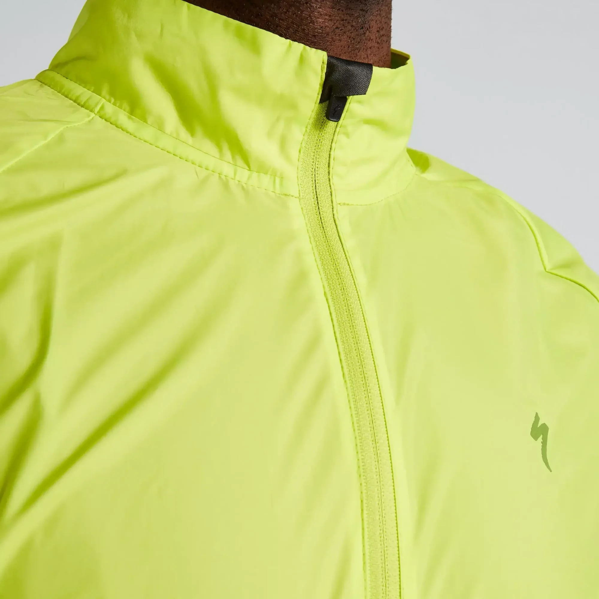 64421-700_APP_RACE-SERIES-WIND-JACKET-MEN-HYPERVIZ-M_DETAIL1 men's hyprviz sl pro wind jacket