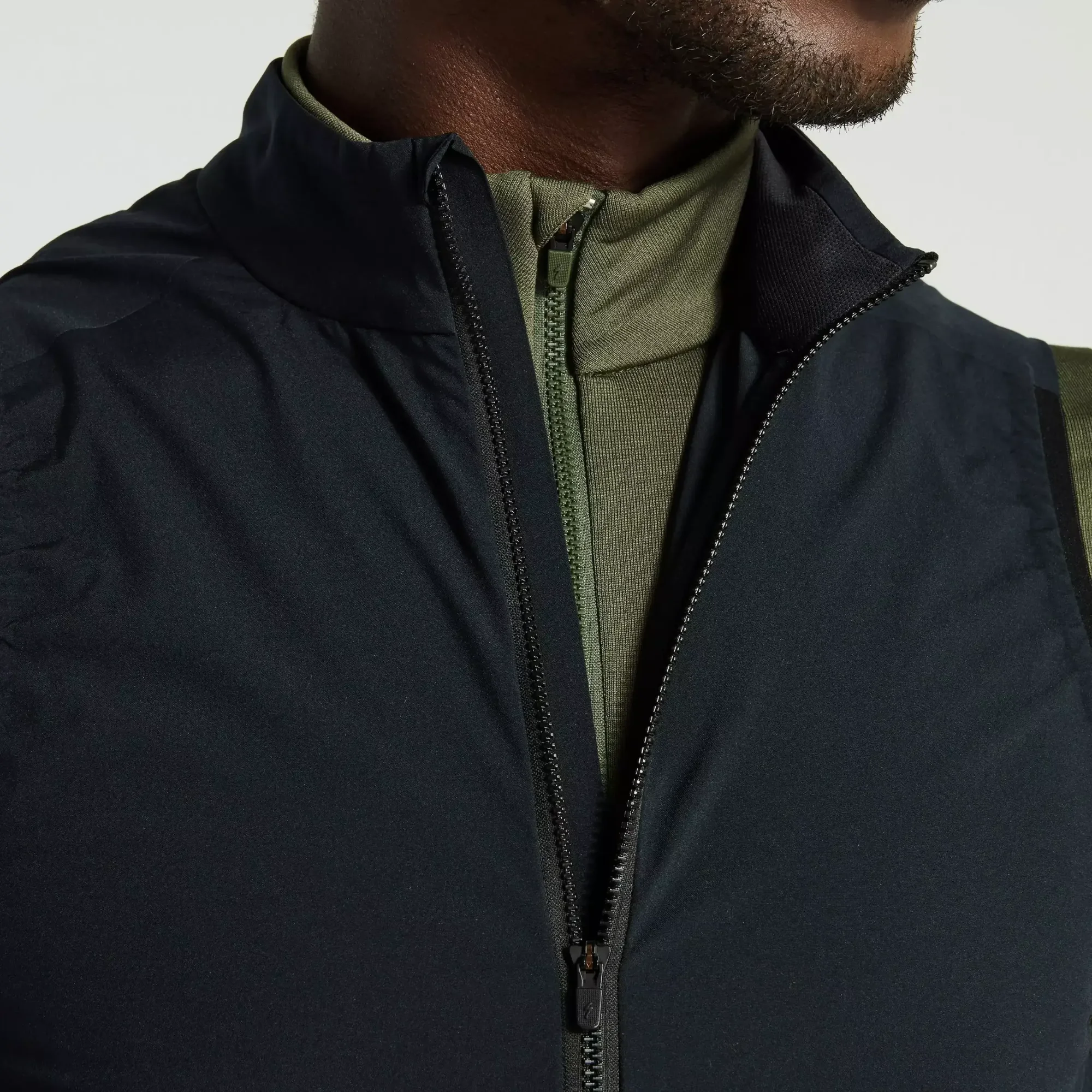 64423-020_APP_PRIME-WIND-VEST-MEN-BLK_DETAIL1 men's prime wind vest