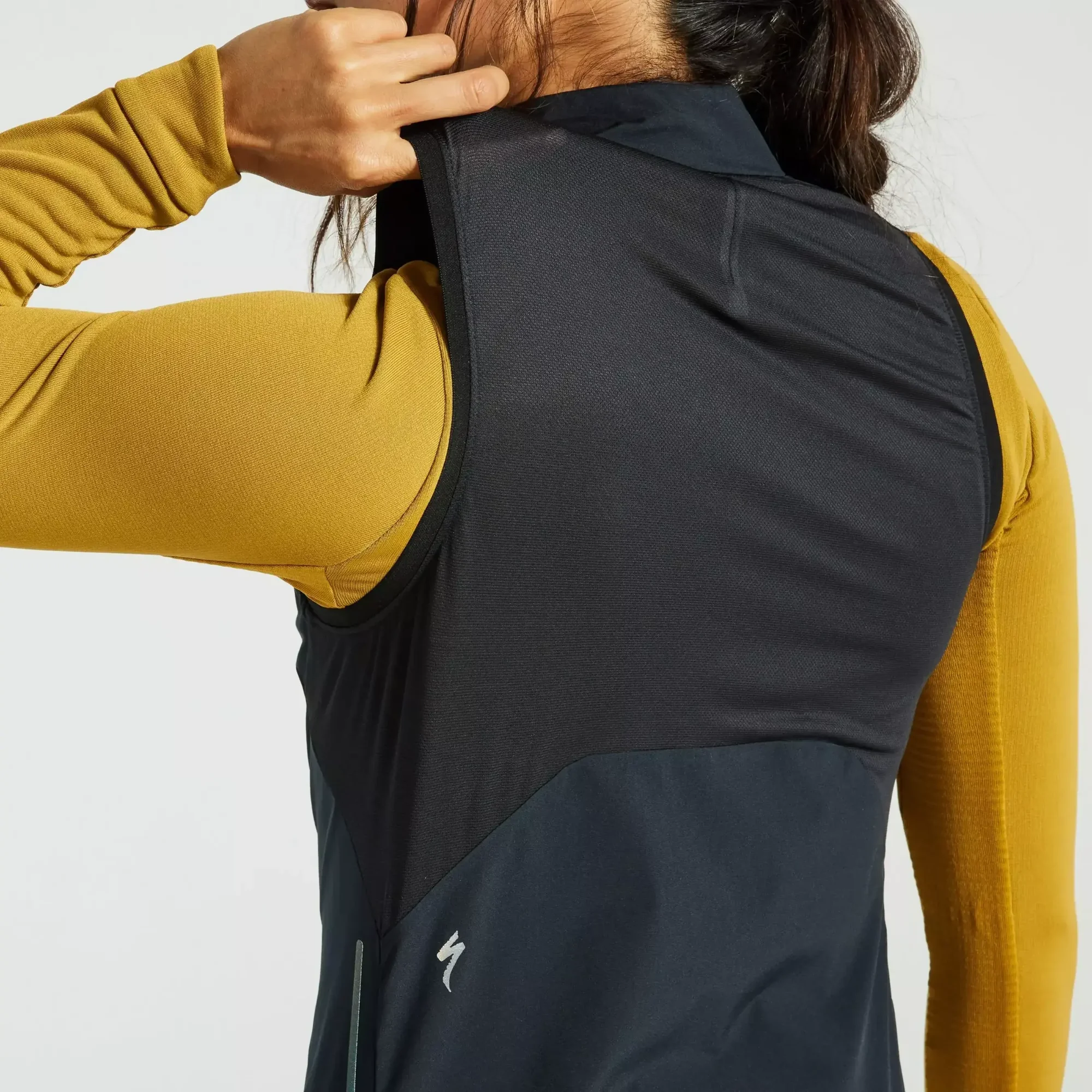 64423-030_APP_PRIME-WIND-VEST-WMN-BLK_DETAIL2 women's prime wind vest