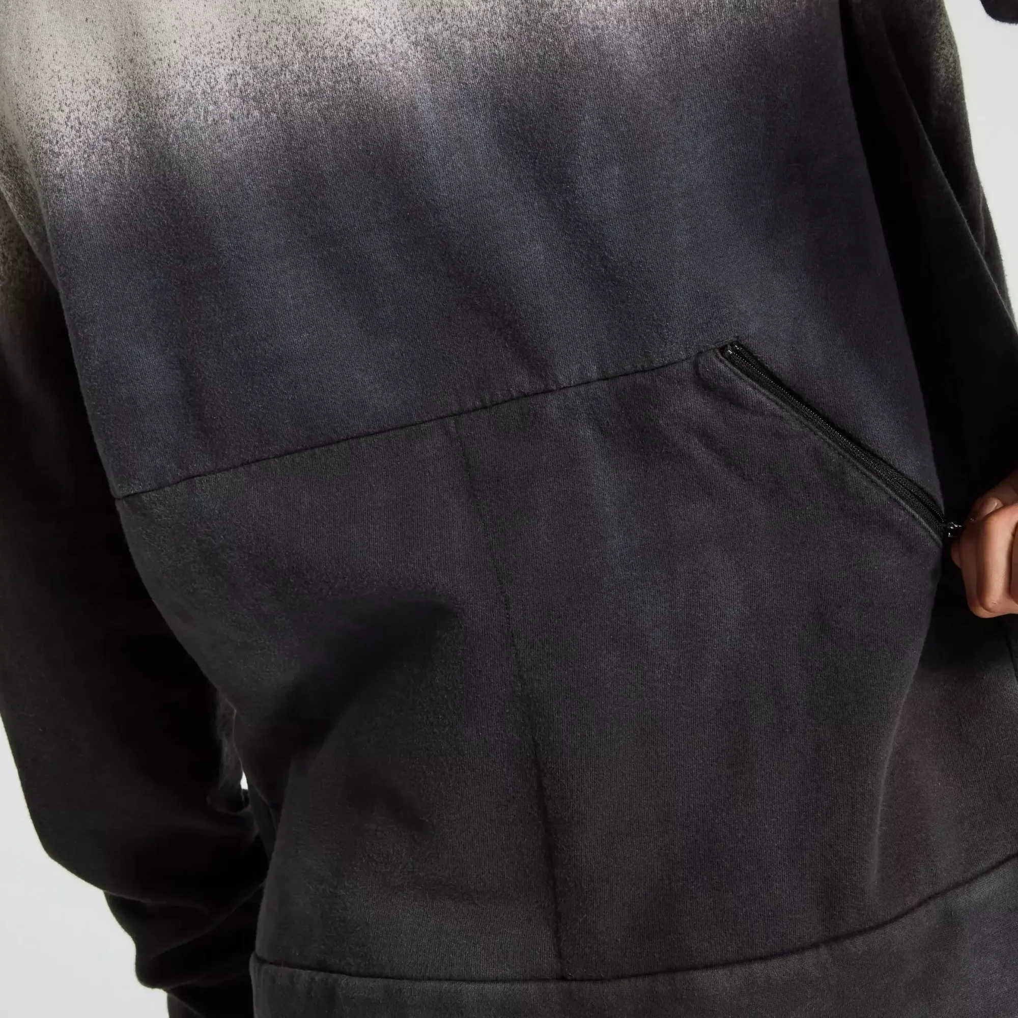 64622-601_APP_LEGACY-SPRAY-PULL-OVER-HOODIE-MEN-DOVGRY_DETAIL2 men's legacy spray pull over hoodie