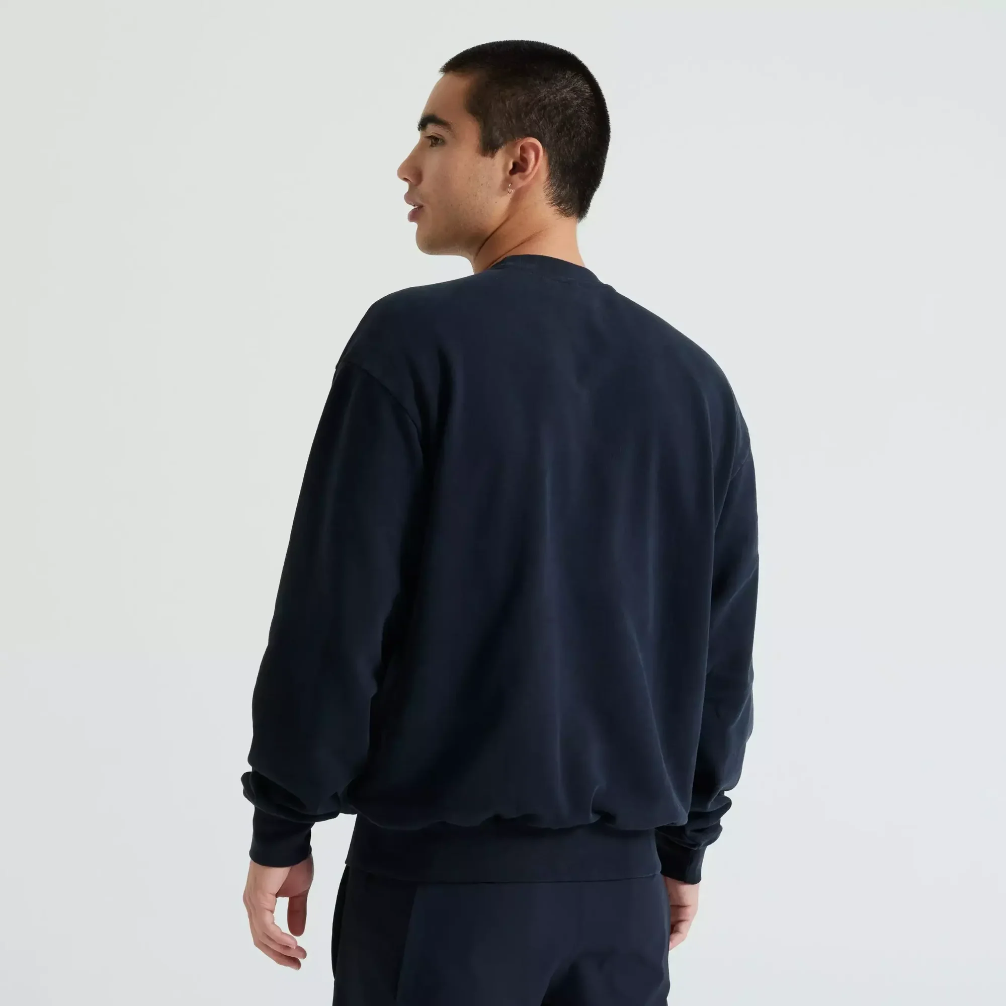 64623-690_APP_WORDMARK-CREWNECK-SWEATSHIRT-BLK_BACK wordmark crewneck sweatshirt