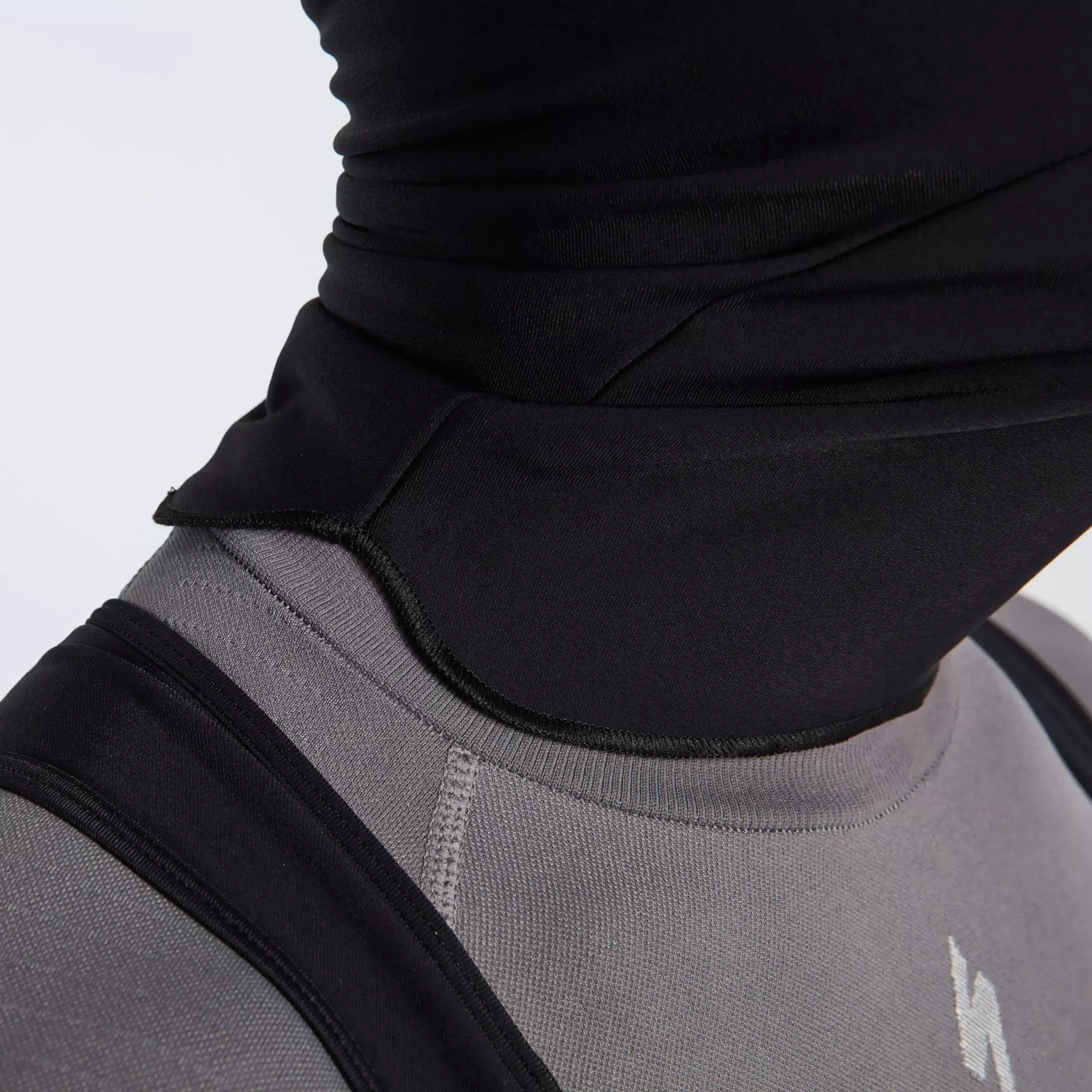 64822-560_APP_THERMAL-BALACLAVA-BLK-OSFA_DETAIL2 thermal balaclava