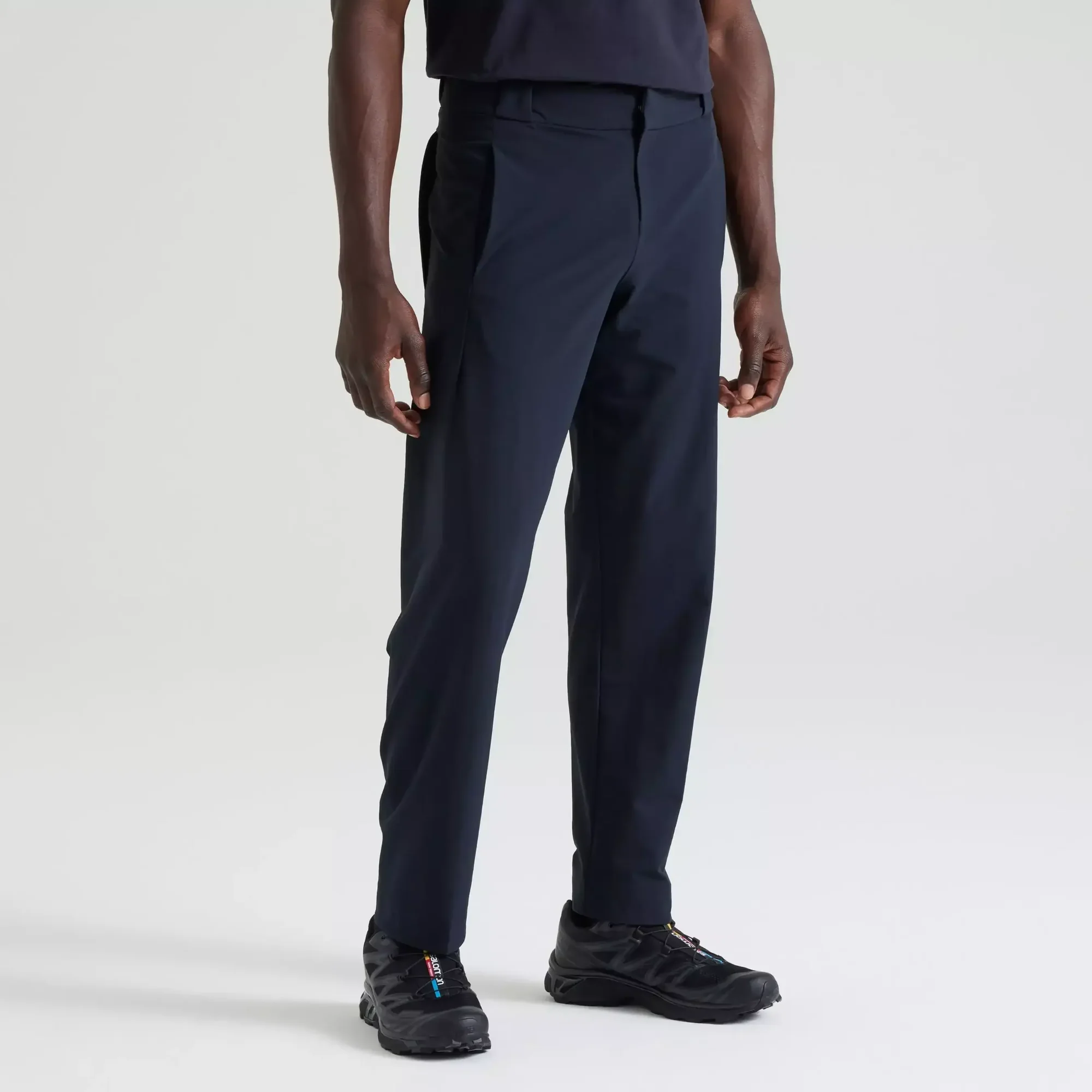 66023-0003_APP_STANDARD-PANT-MEN-BLK_FRONT-3-4 66023 0003 app standard pant men blk front 3 4