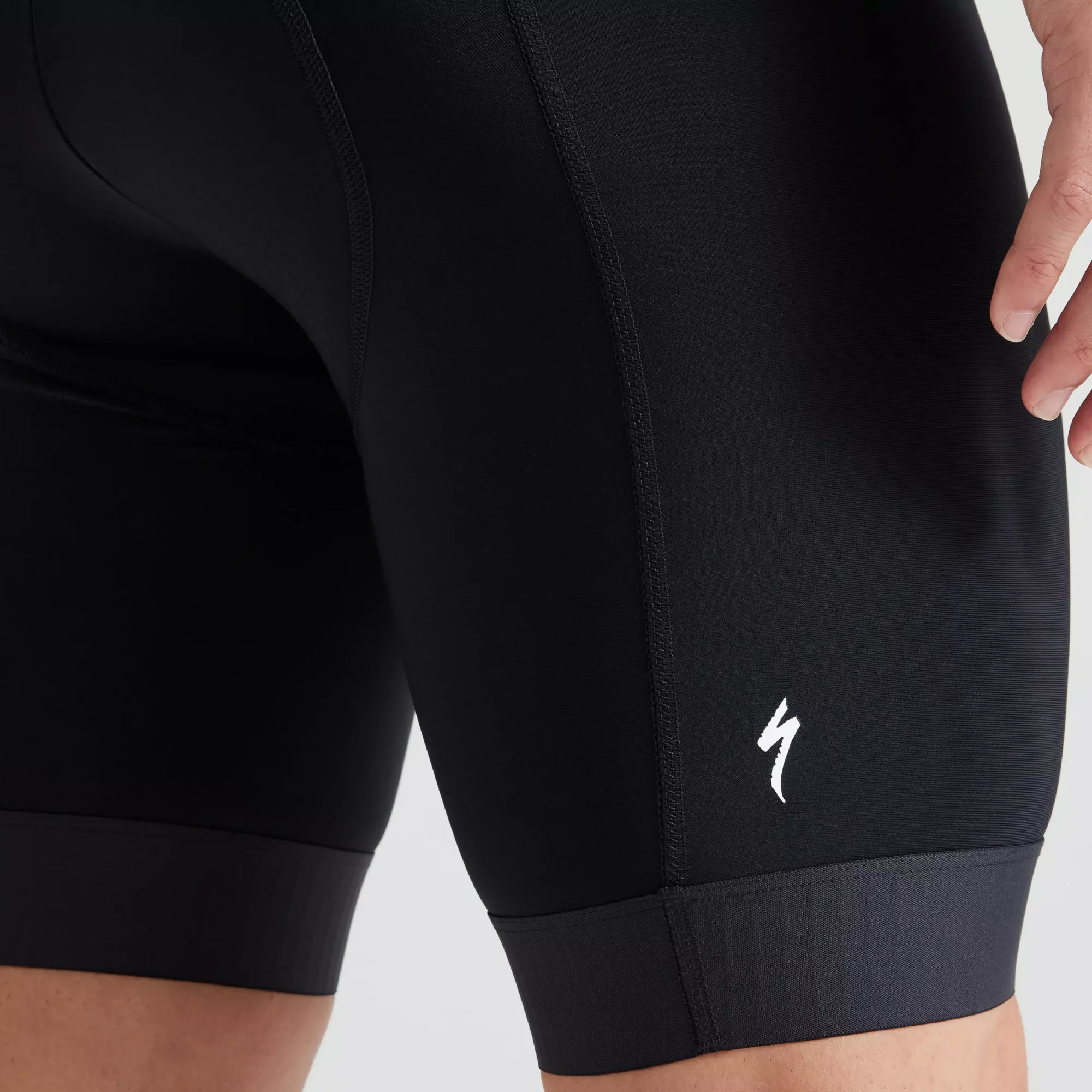 64523-280_APP_FOUNDATION-BIB-SHORT-MEN-BLK_DETAIL2 men’s specialized foundation bib shorts