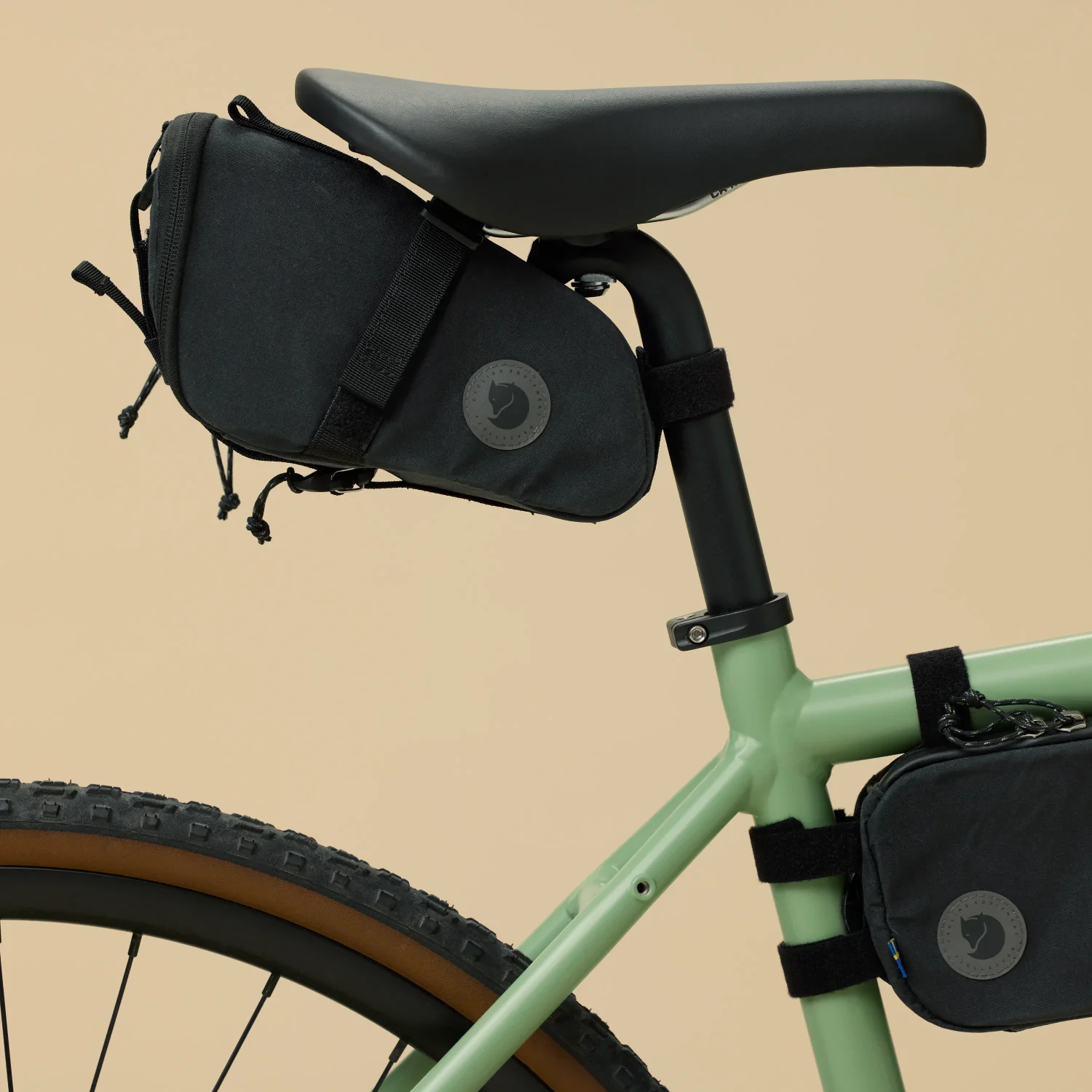 hoja_seatbag_23200267-550_c_model_1390 fjällräven hoja seatbag