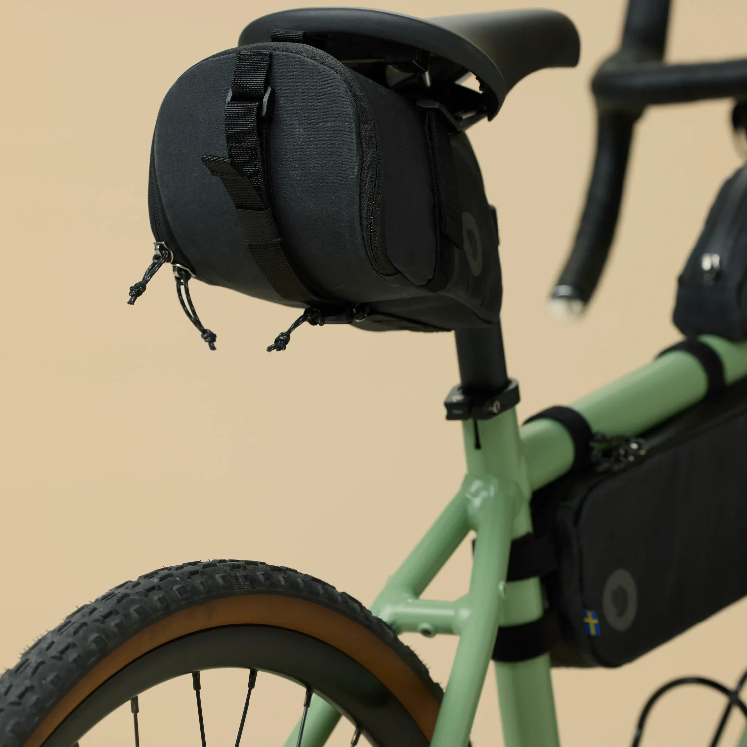 hoja_seatbag_23200267-550_g_model_1392 fjällräven hoja seatbag